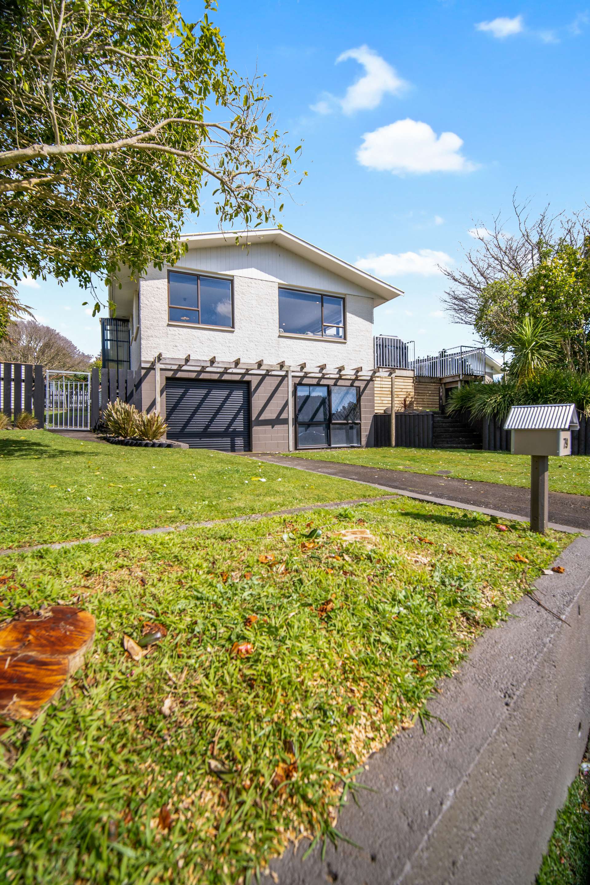 79 Riversdale Drive photo 1