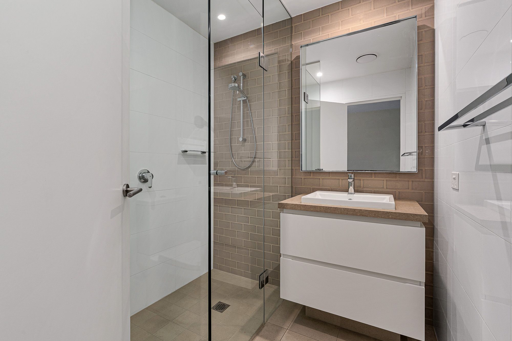 7109/2 Cullen Close — photo 9 of 10