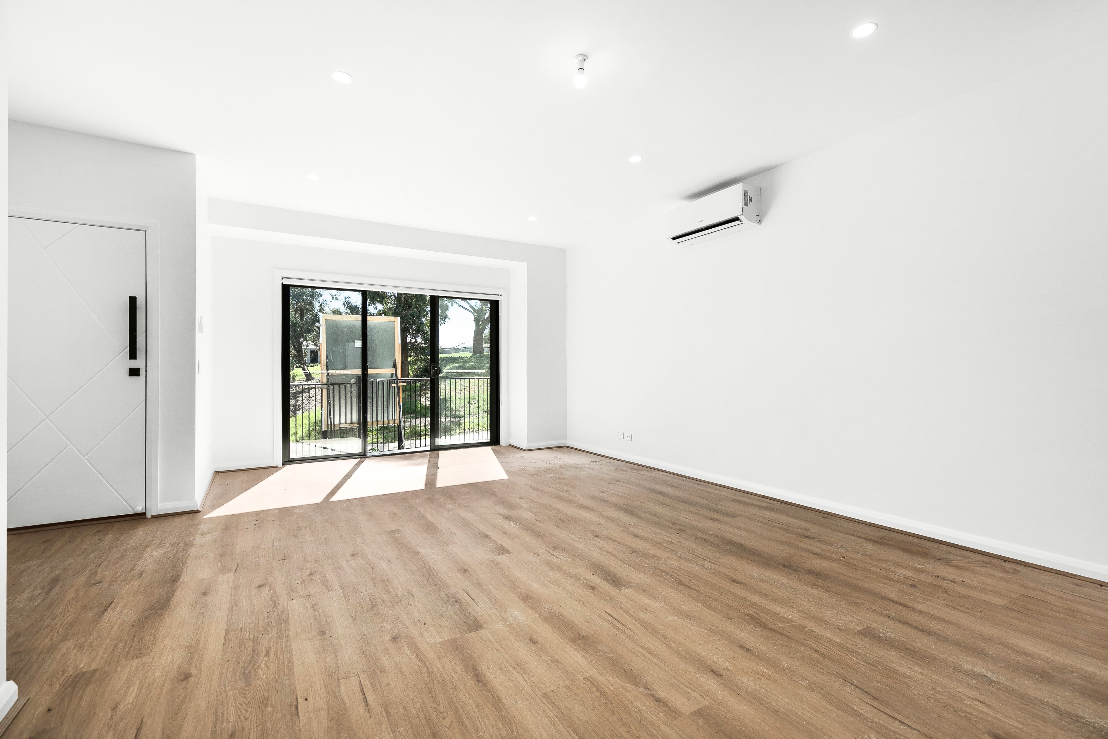 8 Lightwood Lane — photo 3 of 17