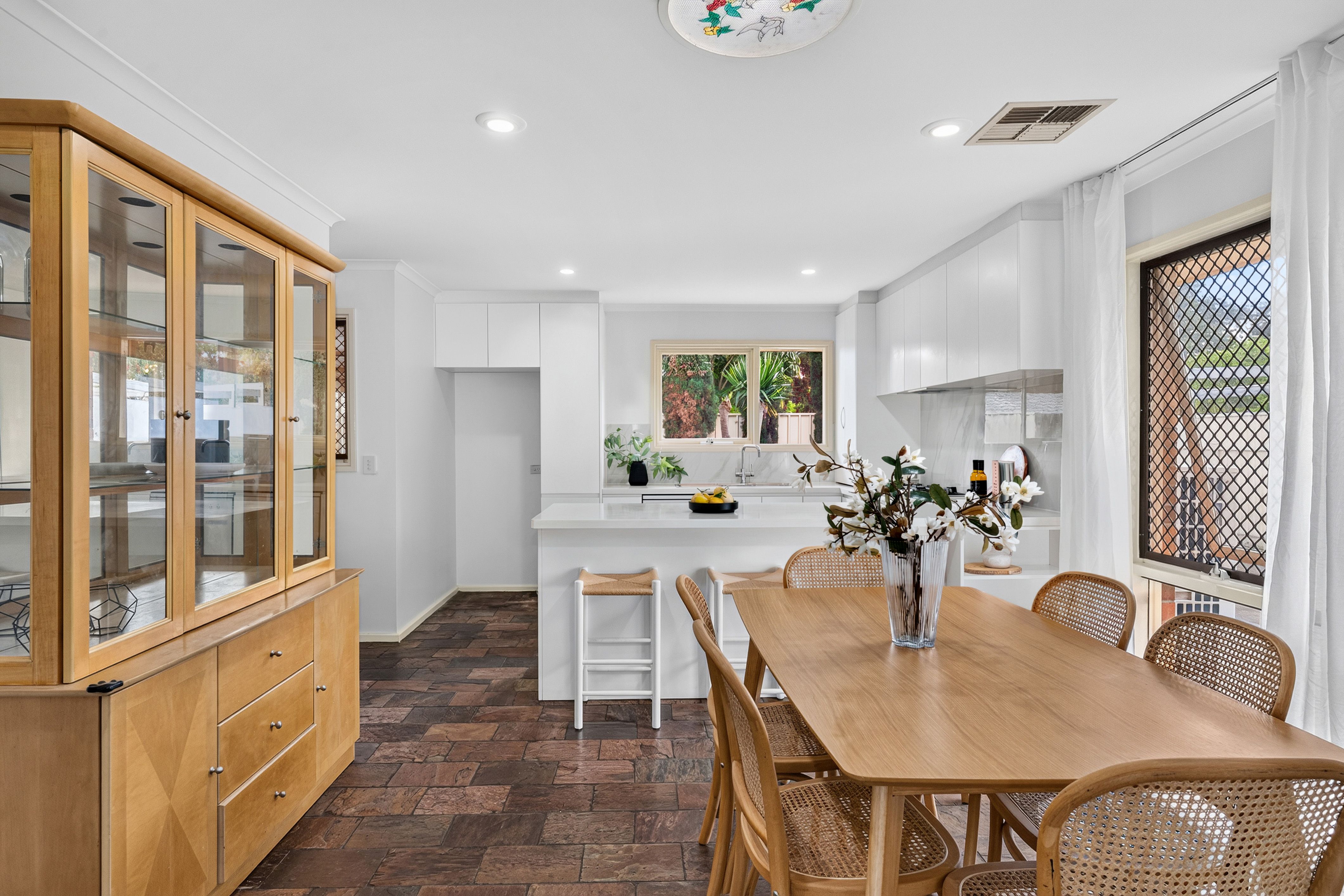 27 Torrens Crescent — photo 4 of 16