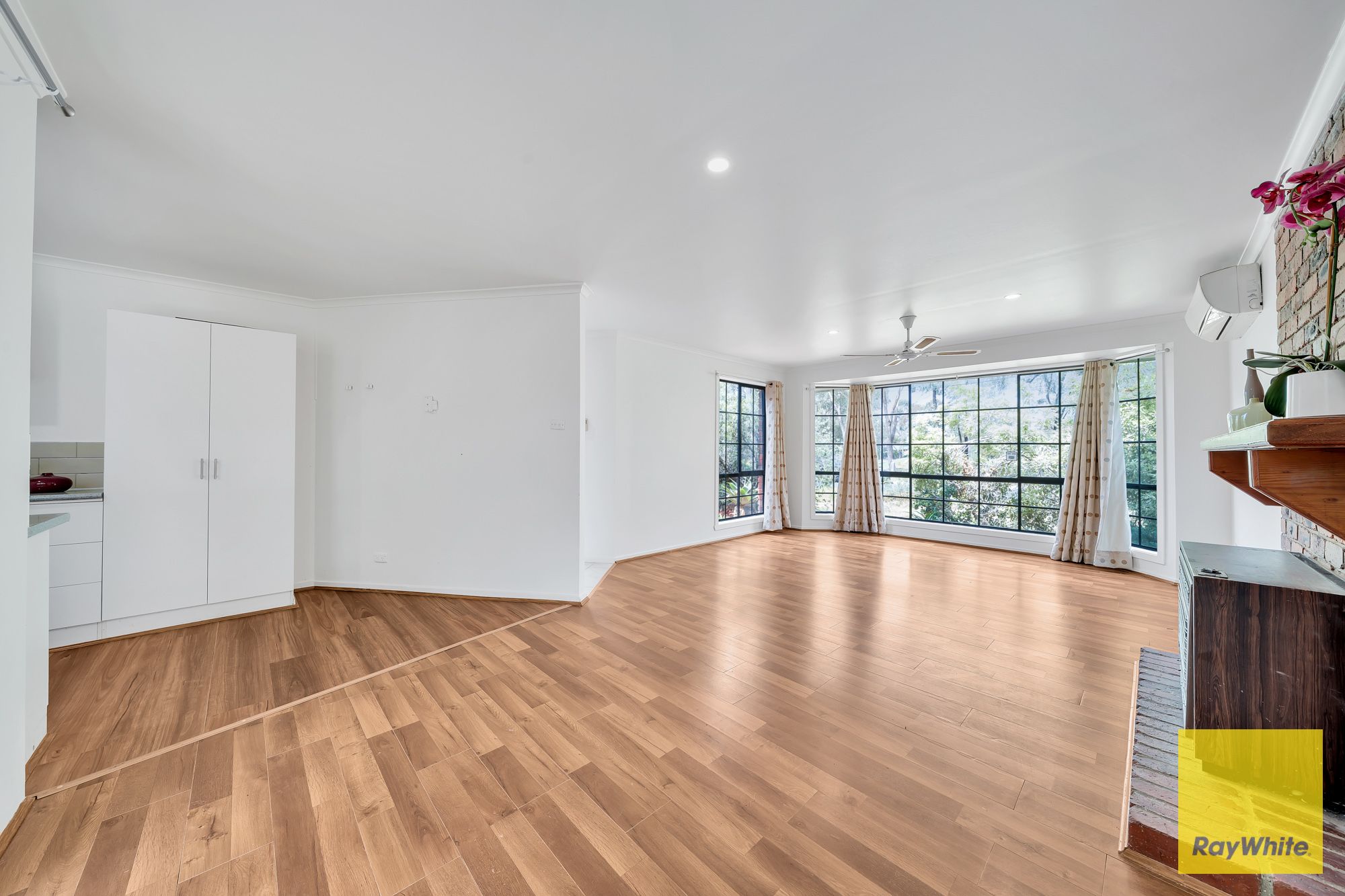 8 Callander Crescent — photo 5 of 24