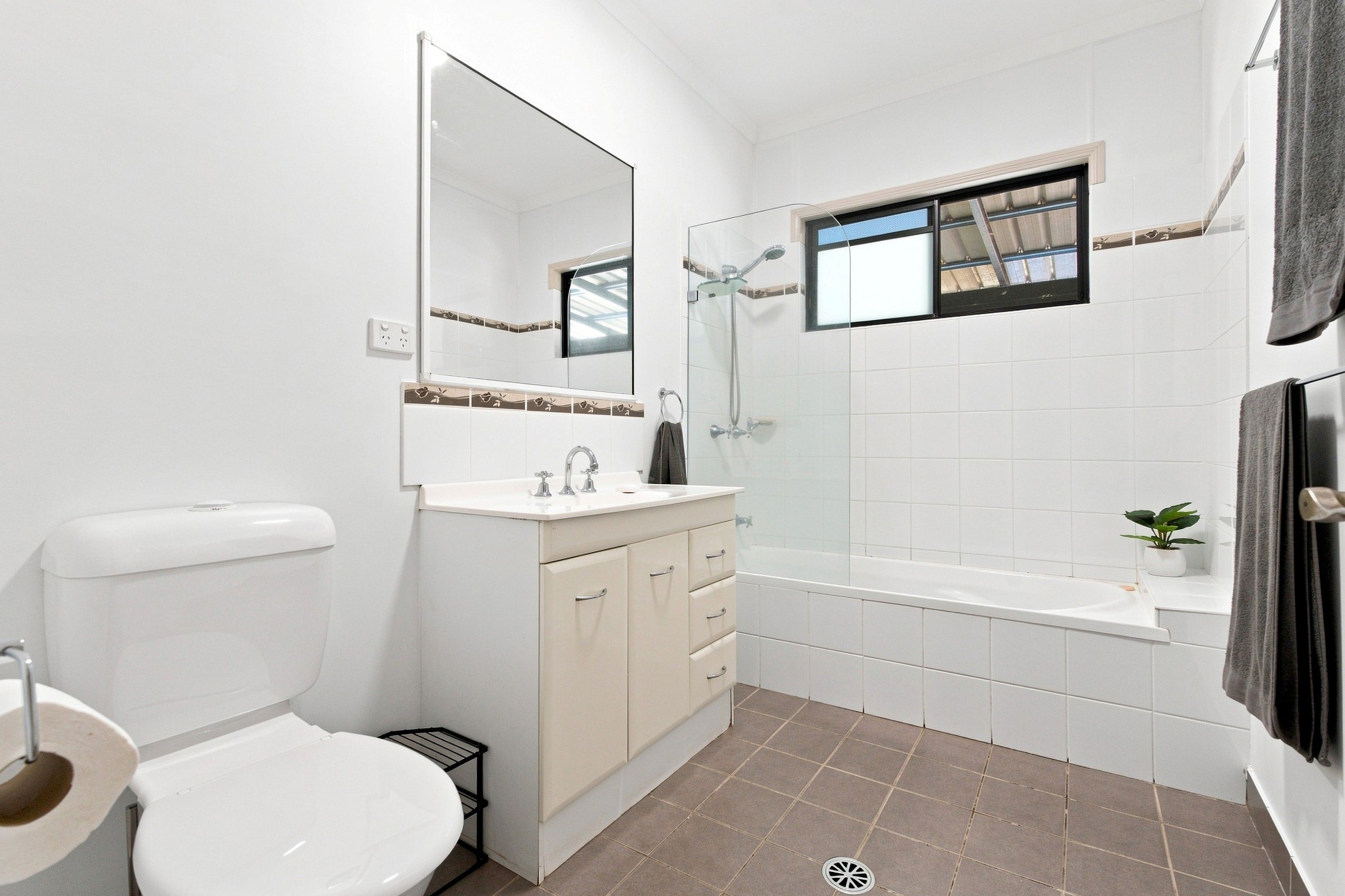 3 Spurwood Close — photo 16 of 30