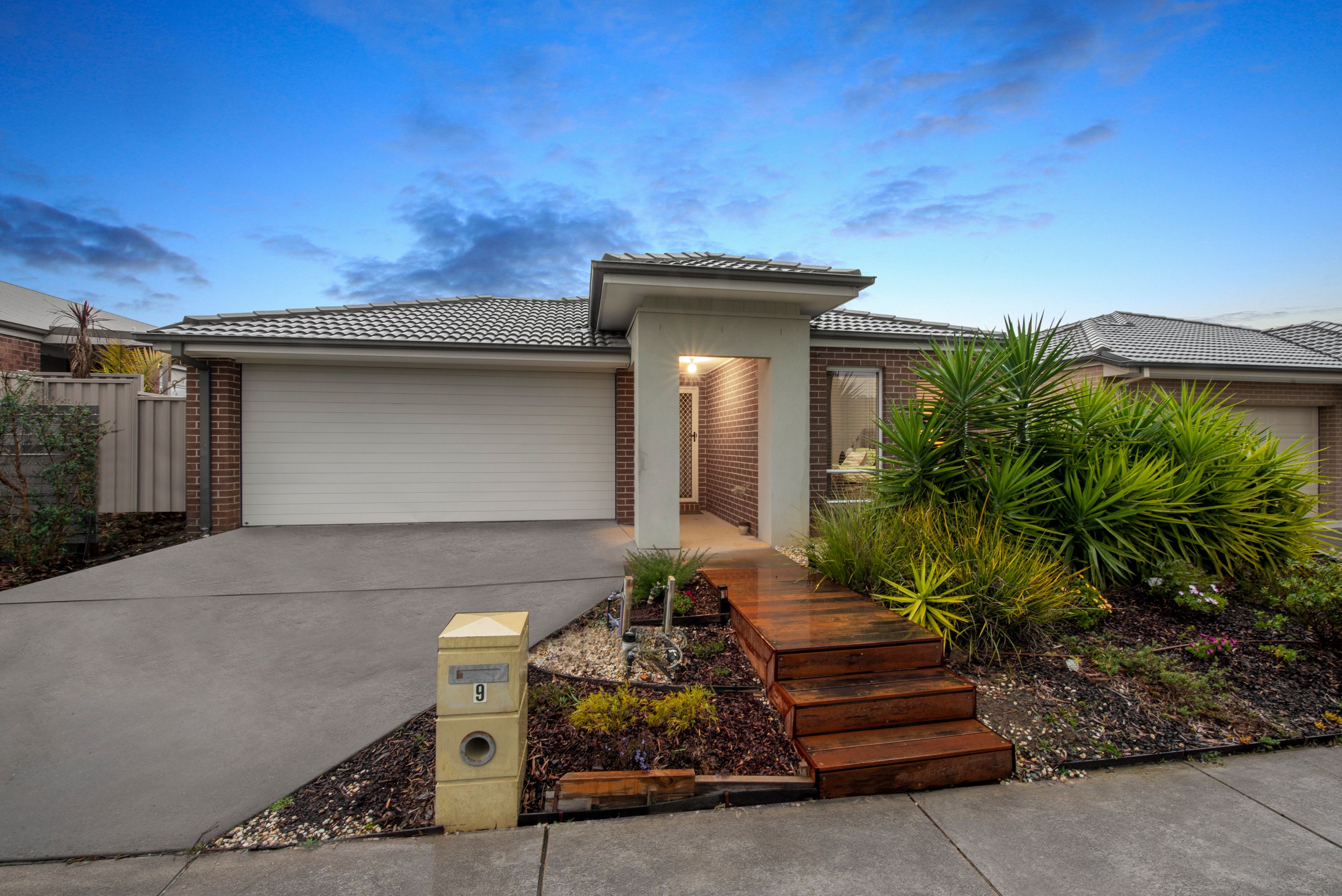 9 Kenneth Road, Pakenham VIC 3810