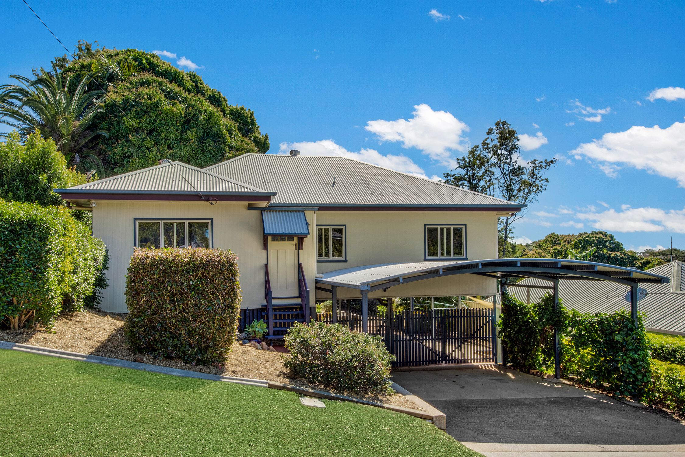 8 Hunter Street, West Gladstone QLD 4680