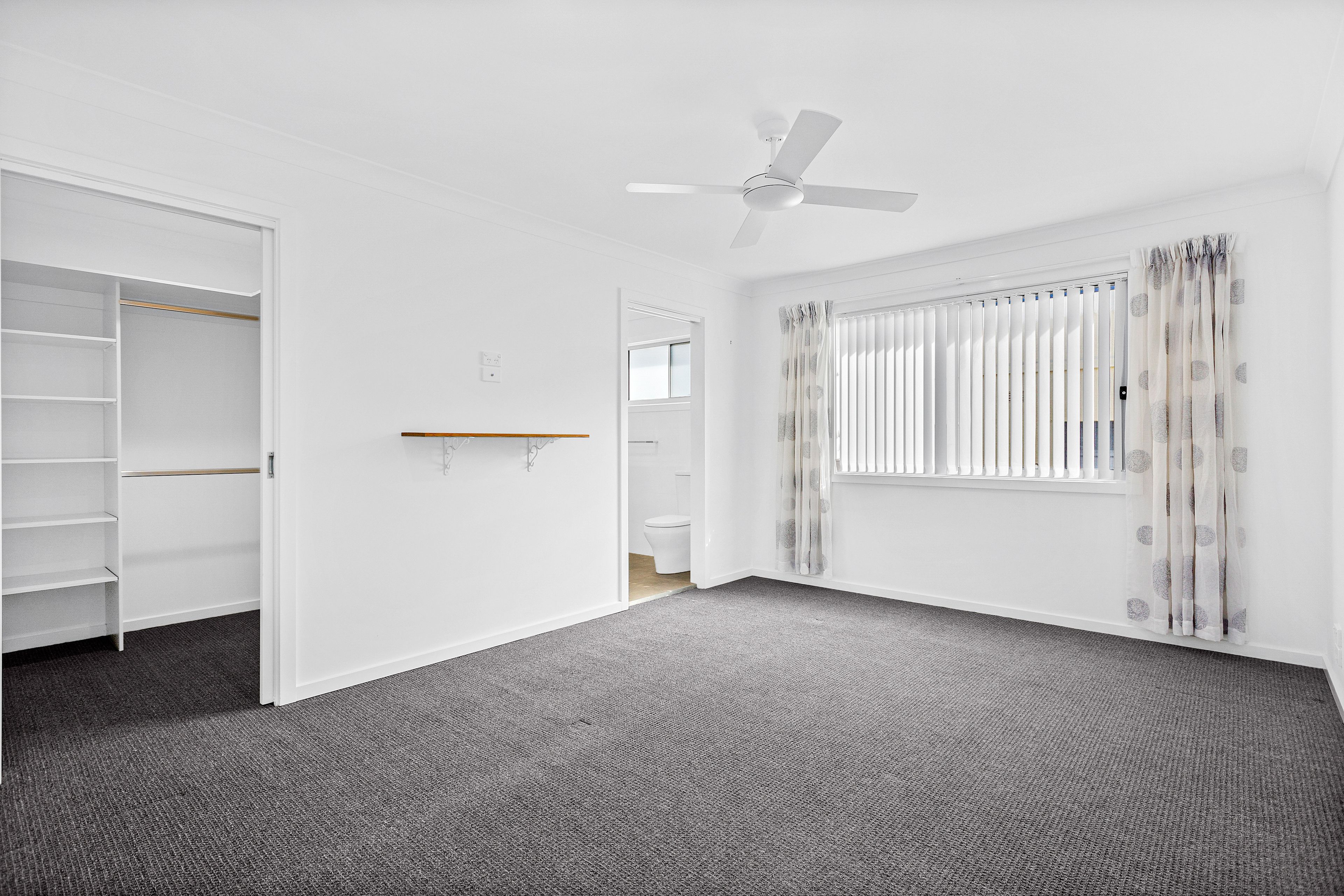 6 Newton Crescent, Oak Flats, NSW 2529