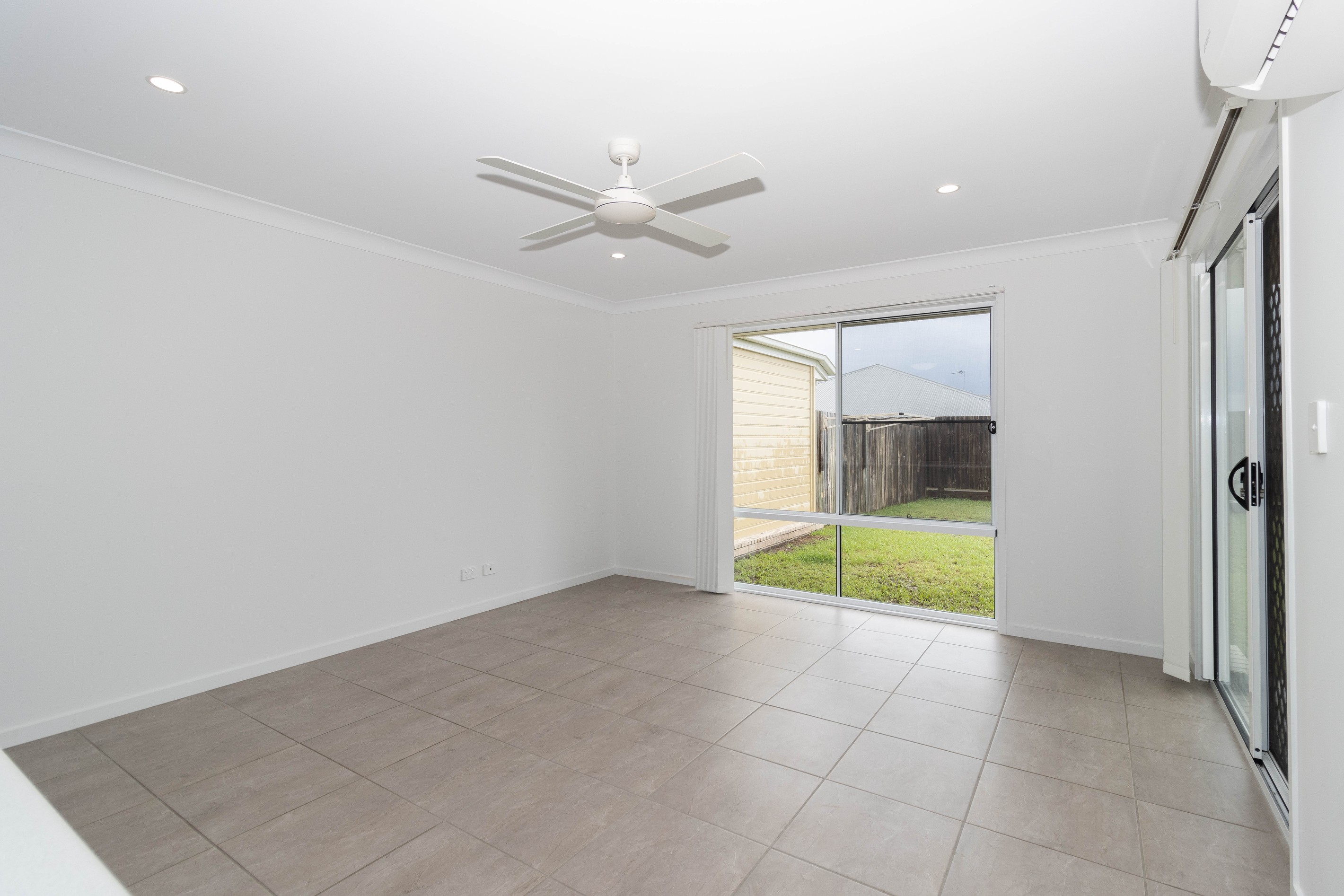 2/23 Imperial Circuit, Eli Waters, QLD 4655