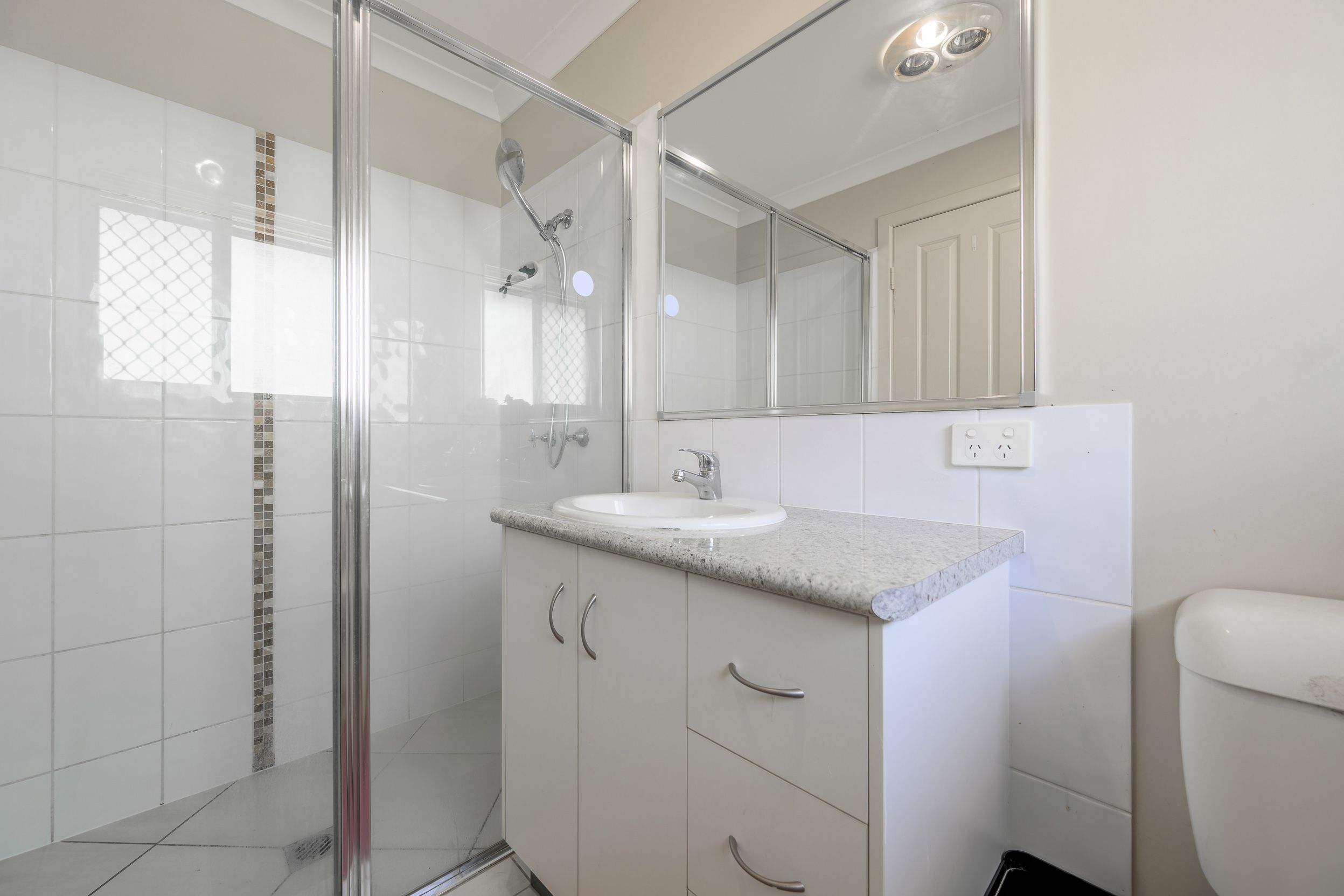 44 Iris Road — photo 13 of 17