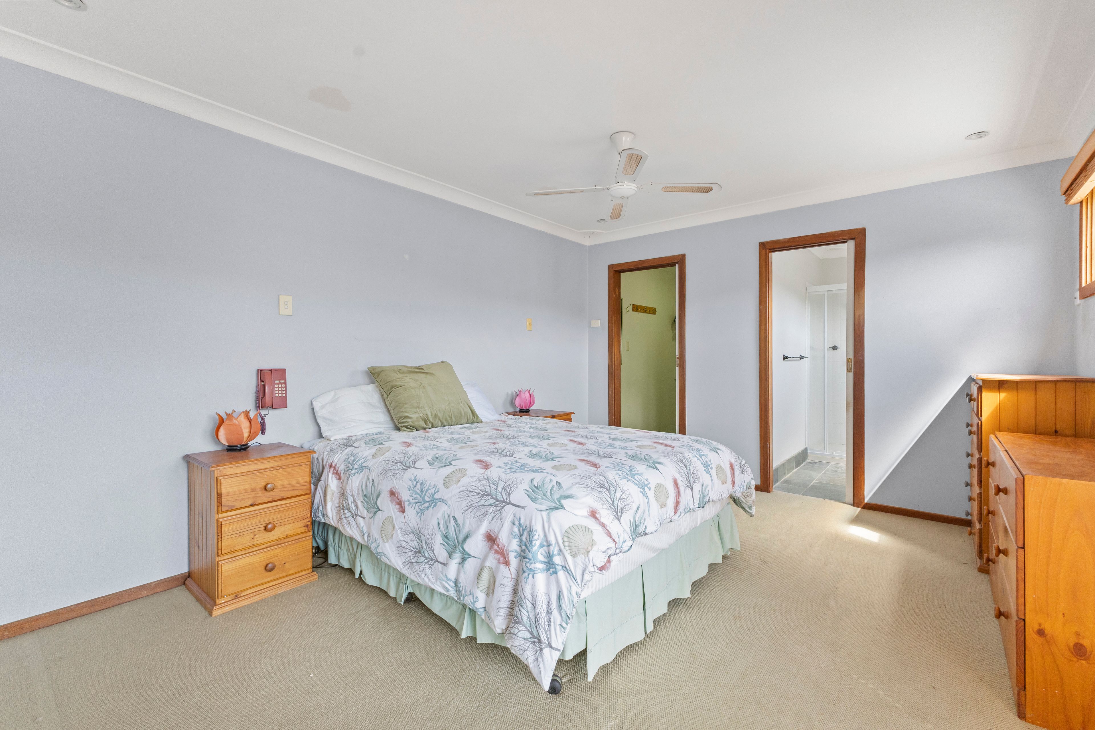 8 Hawkesbury Crescent — photo 10 of 17
