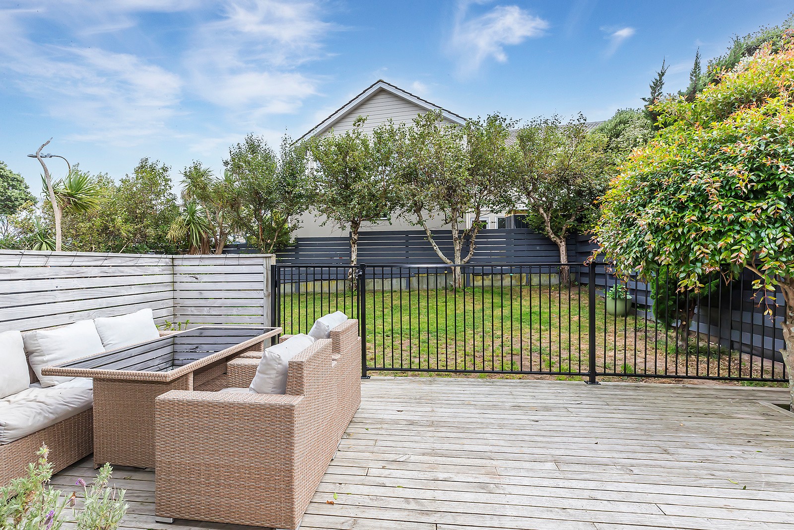 27 Akaroa Drive, Maupuia, Wellington City
