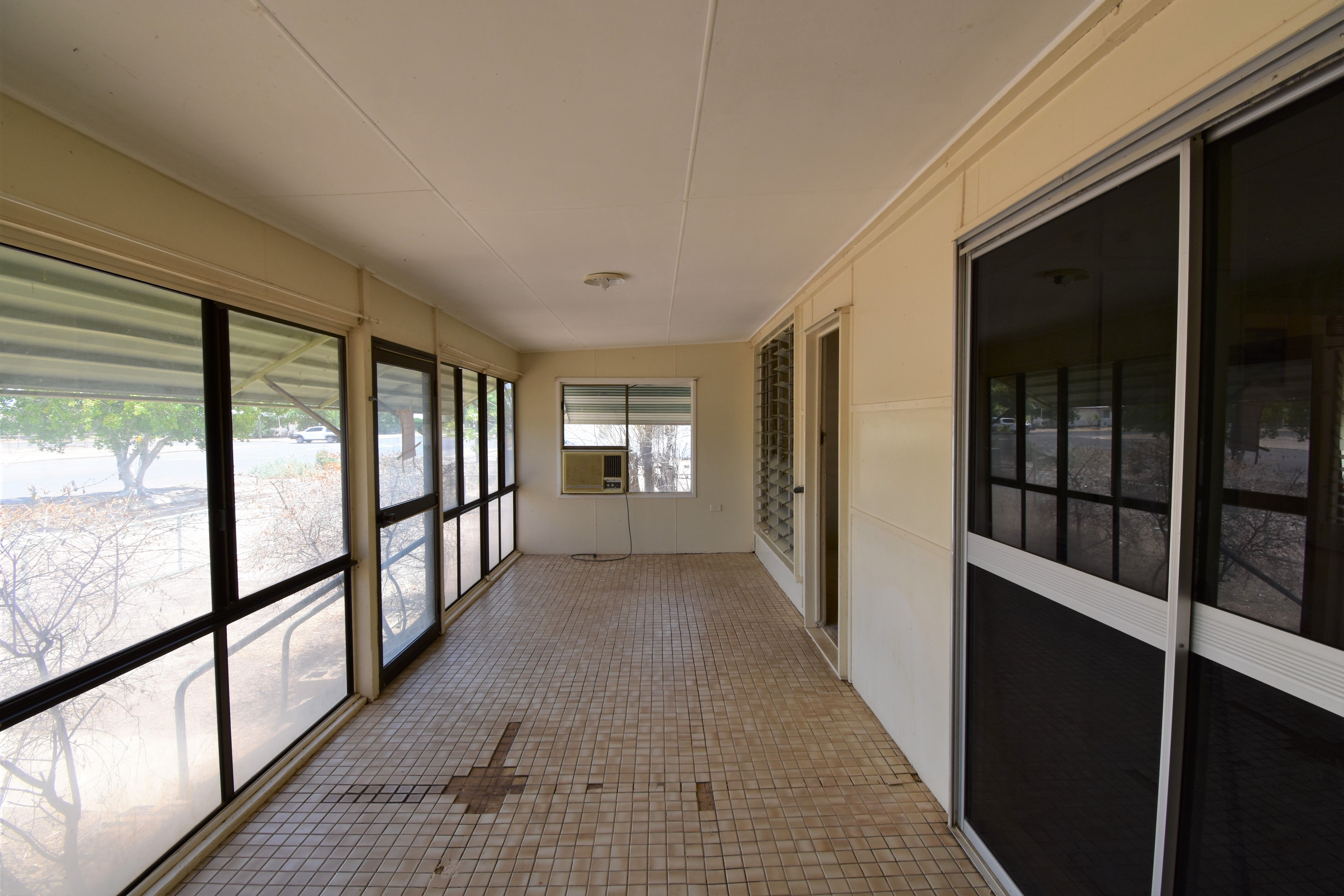 33 Vindex Street, Winton, QLD 4735