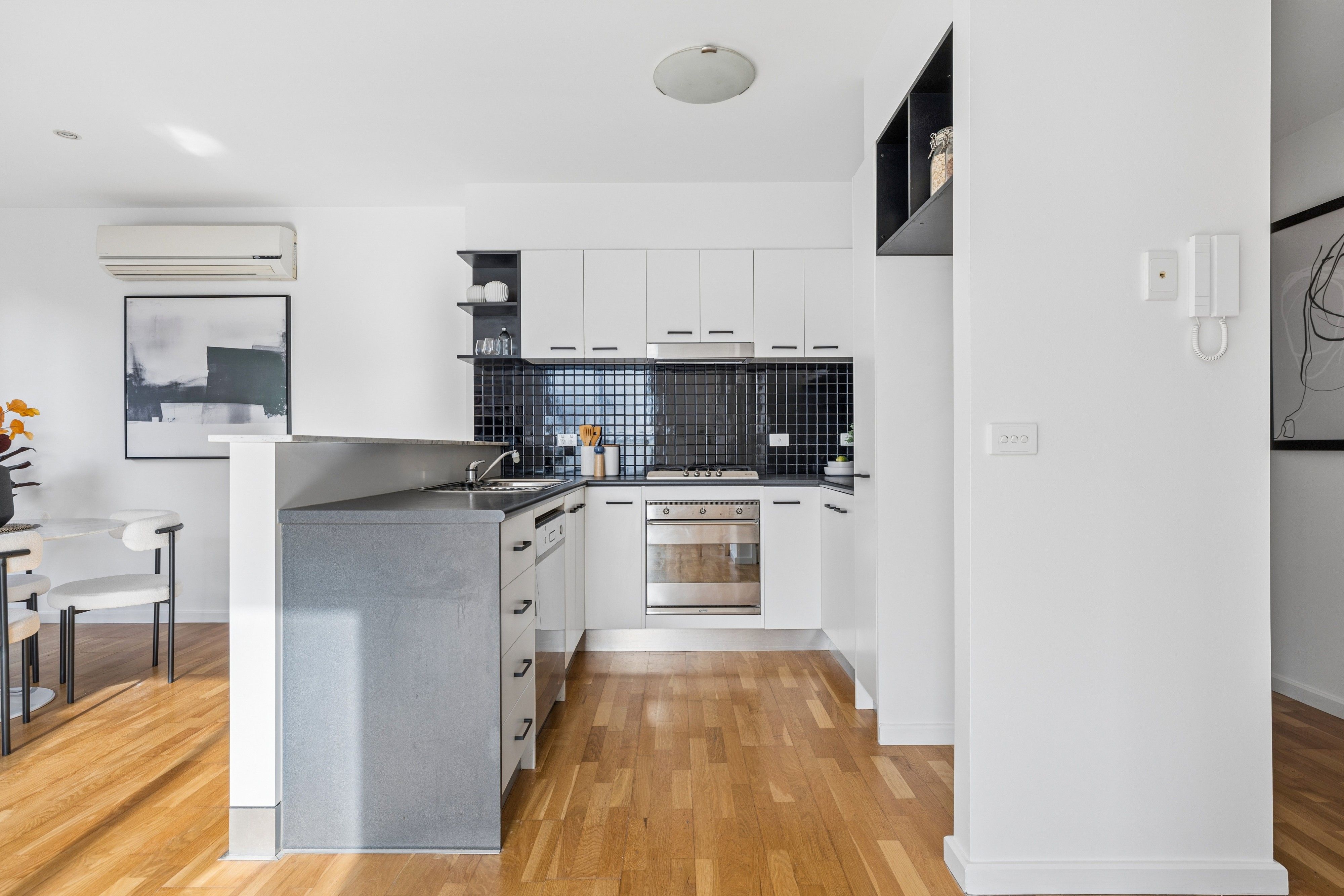 1110/87 Franklin Street — photo 3 of 22