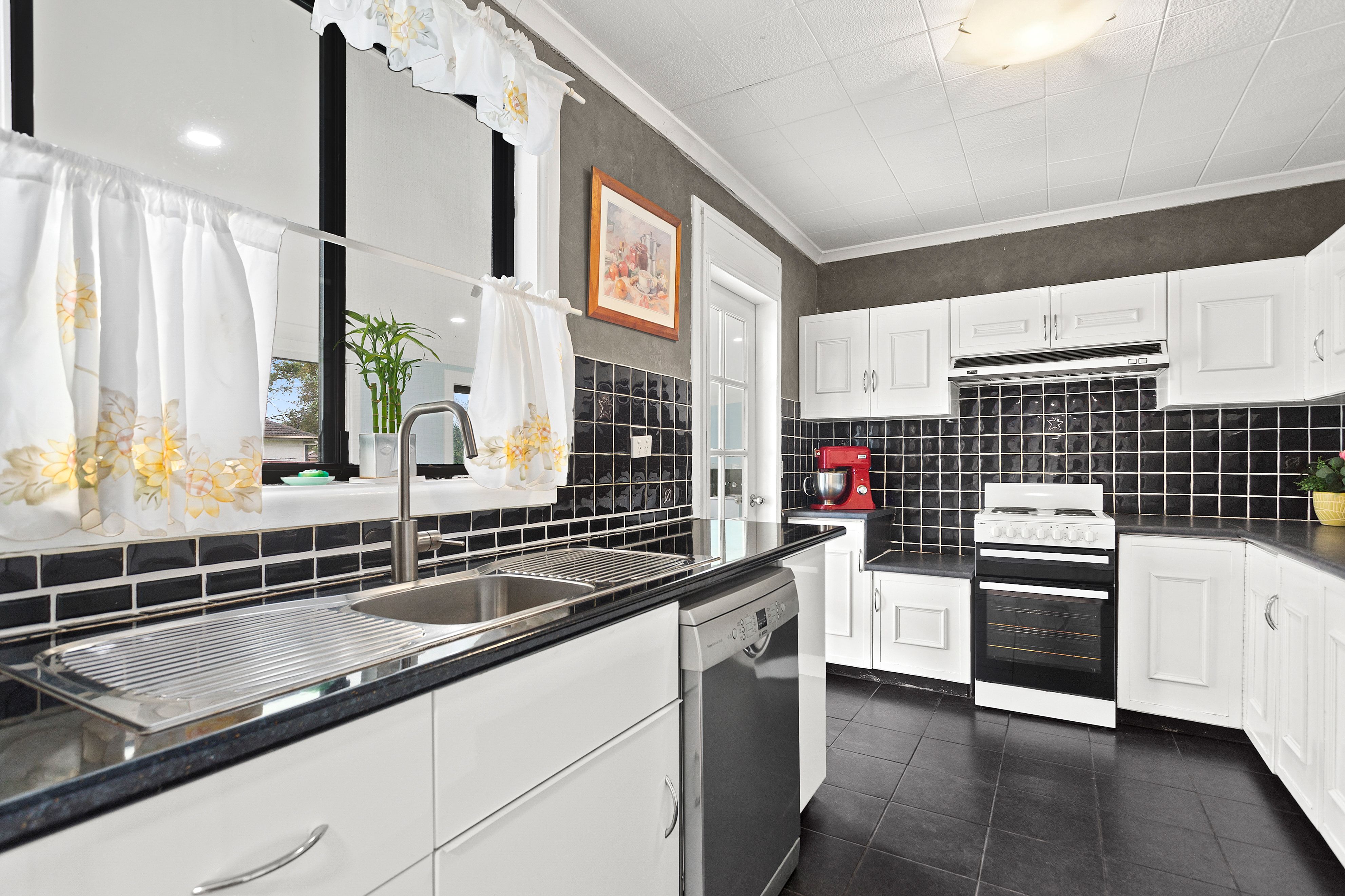 5 Alfred Crescent, Lake Illawarra, NSW 2528