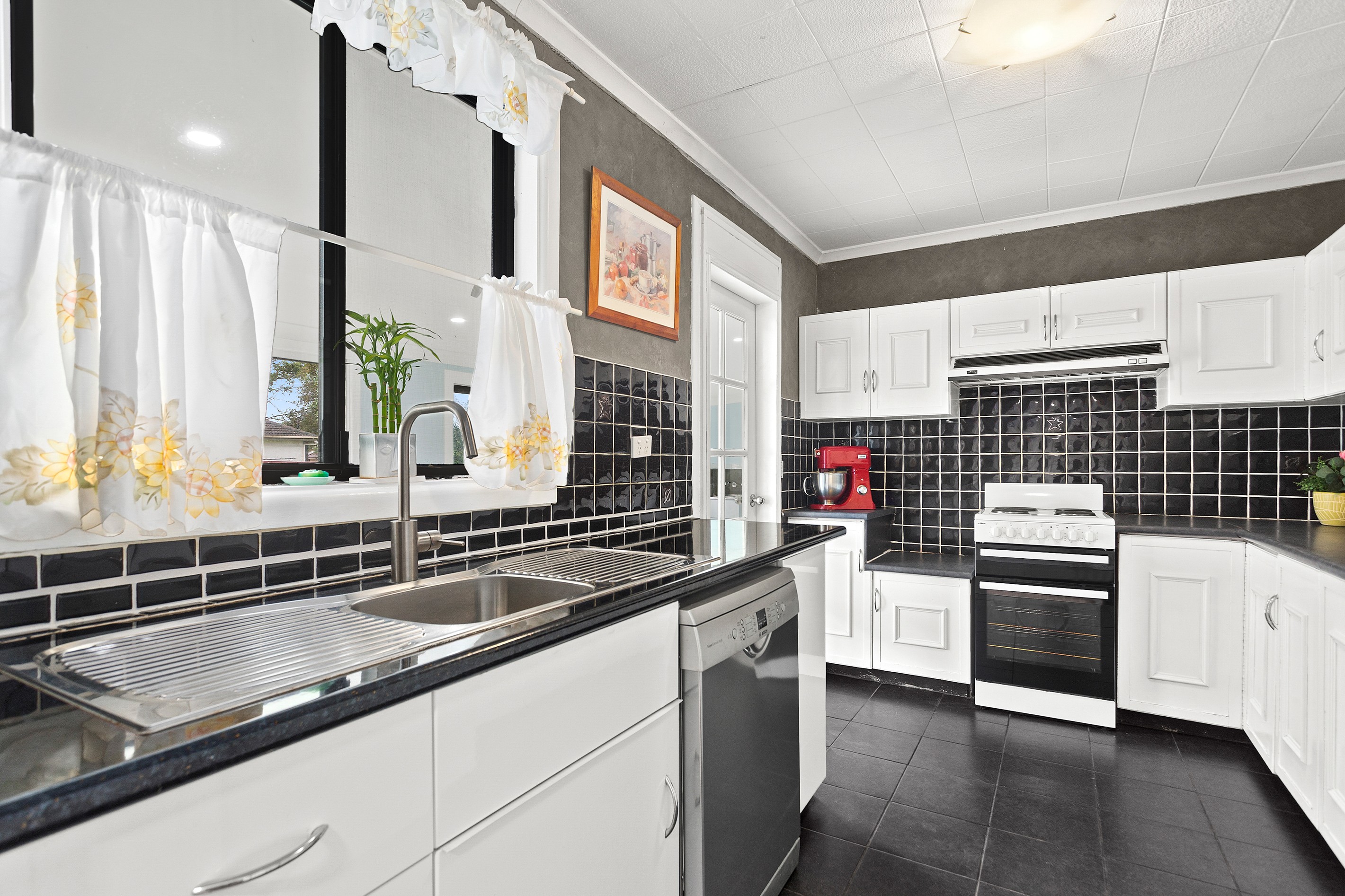 5 Alfred Crescent, Lake Illawarra, NSW 2528