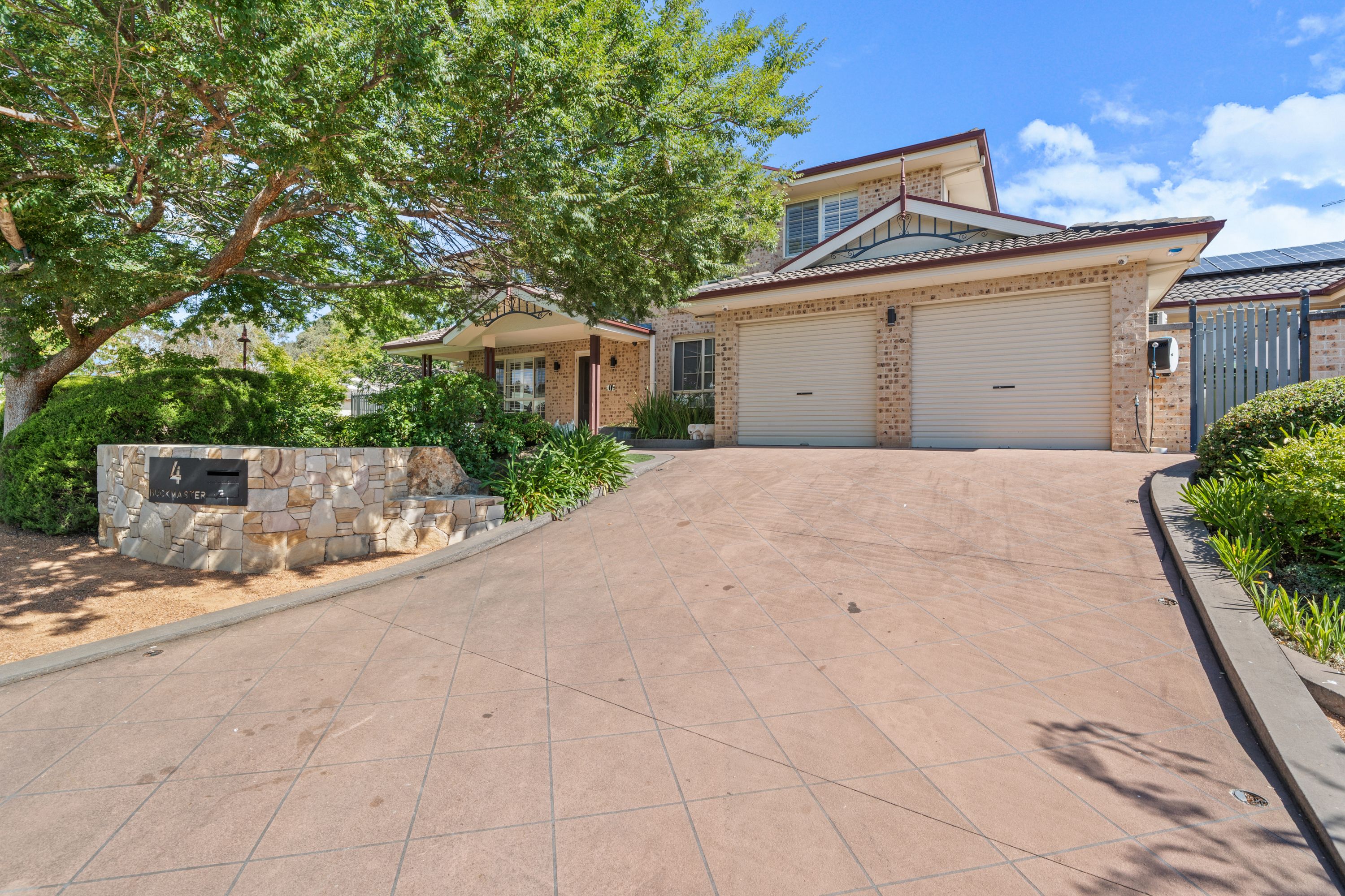 4 Buckmaster Crescent, Dunlop, ACT 2615
