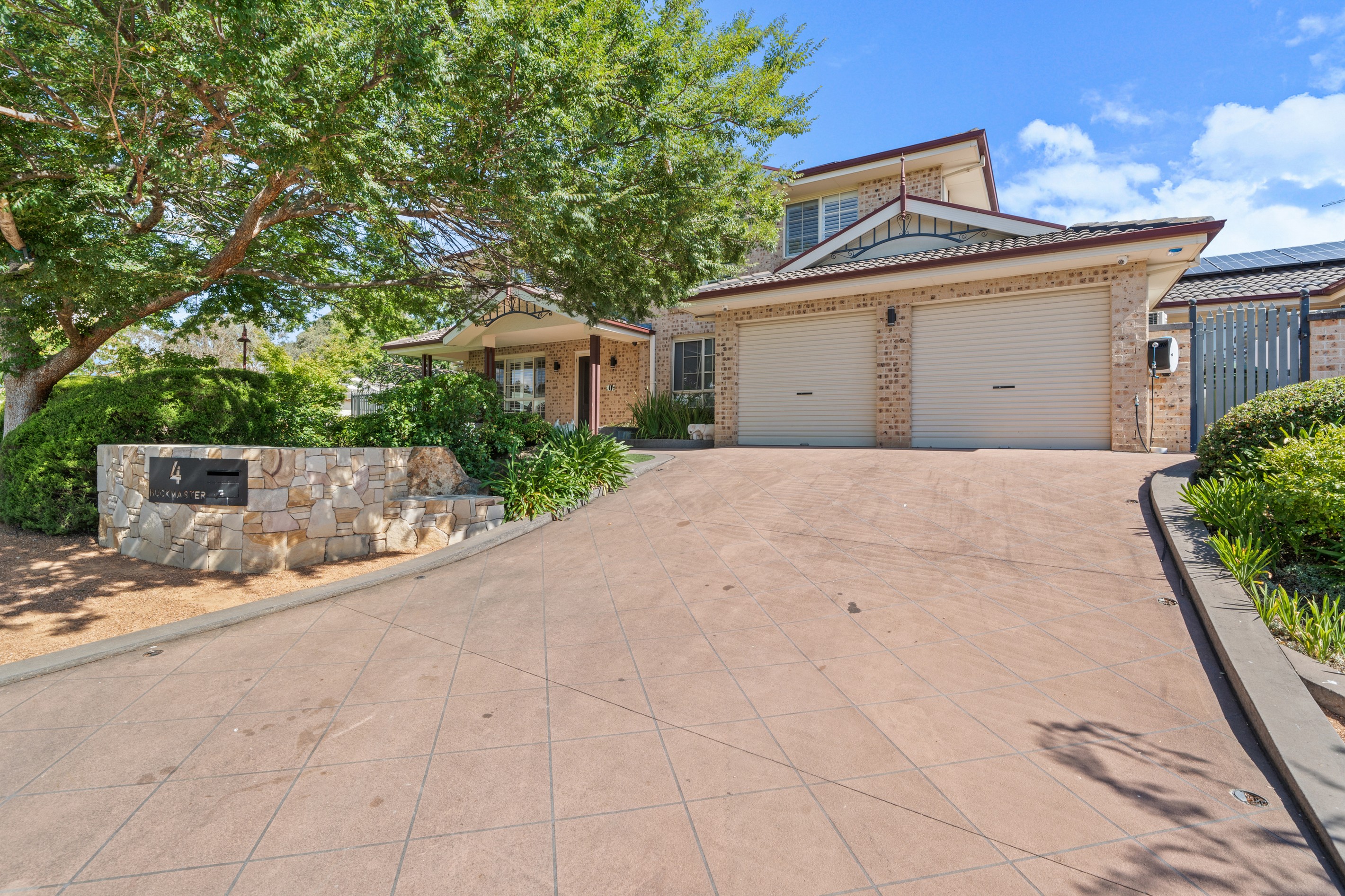 4 Buckmaster Crescent, Dunlop, ACT 2615