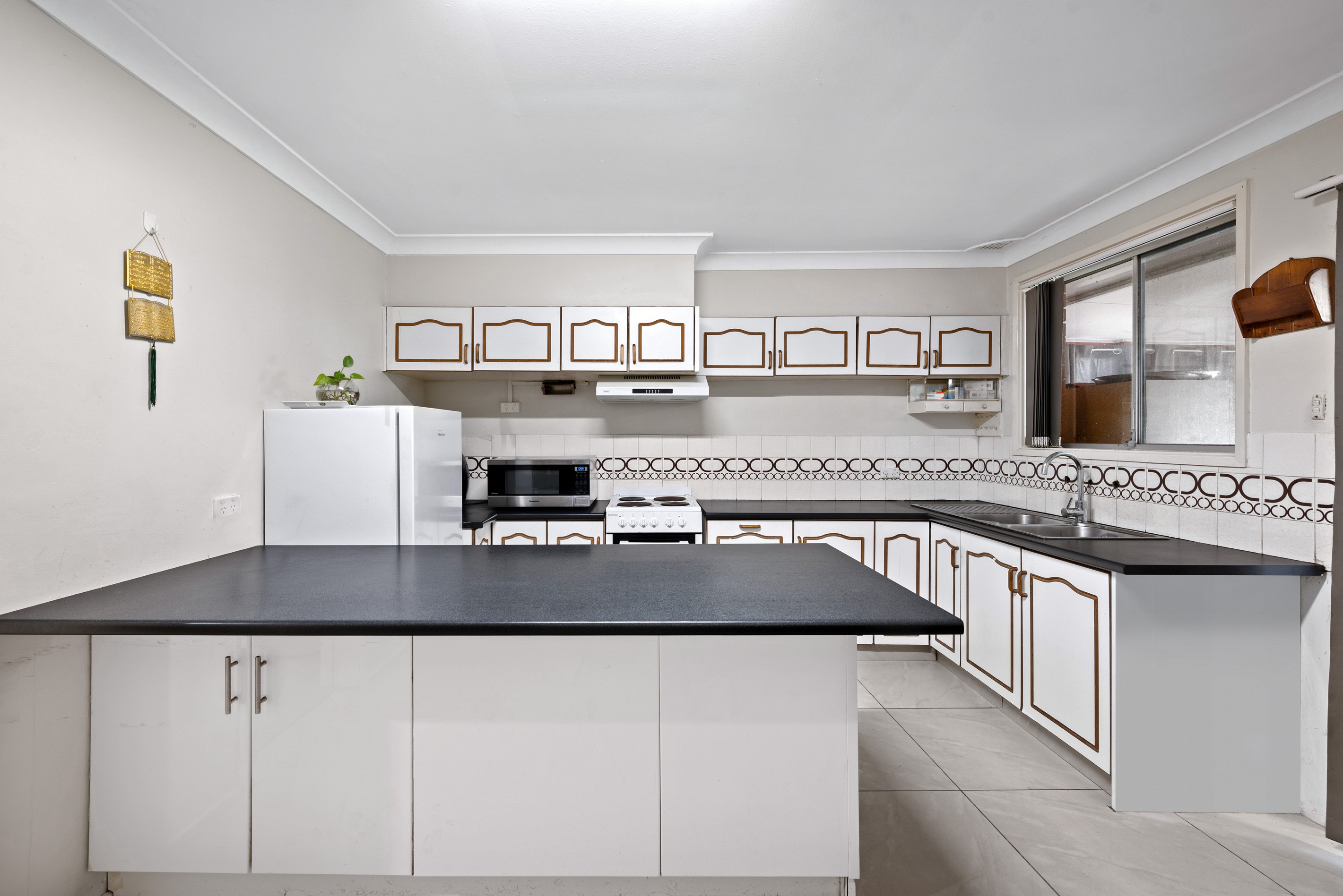 18 Alexander Crescent, Macquarie Fields, NSW 2564