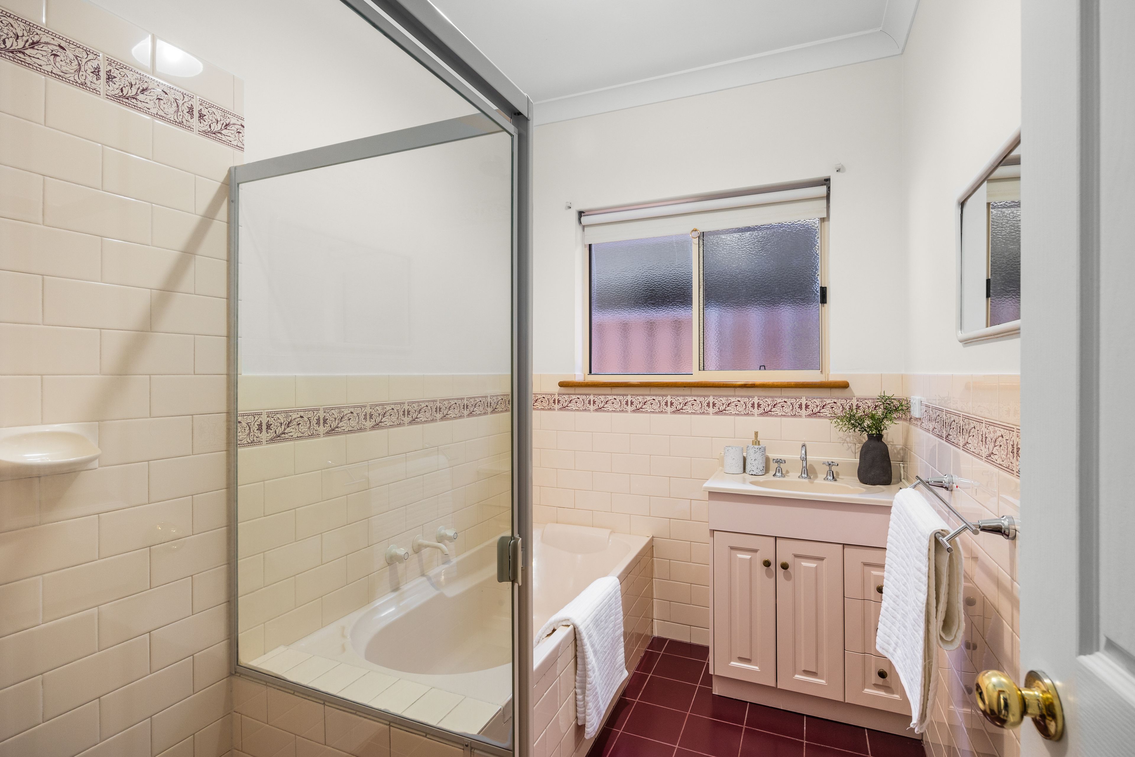 42B Silkes Road — photo 14 of 17
