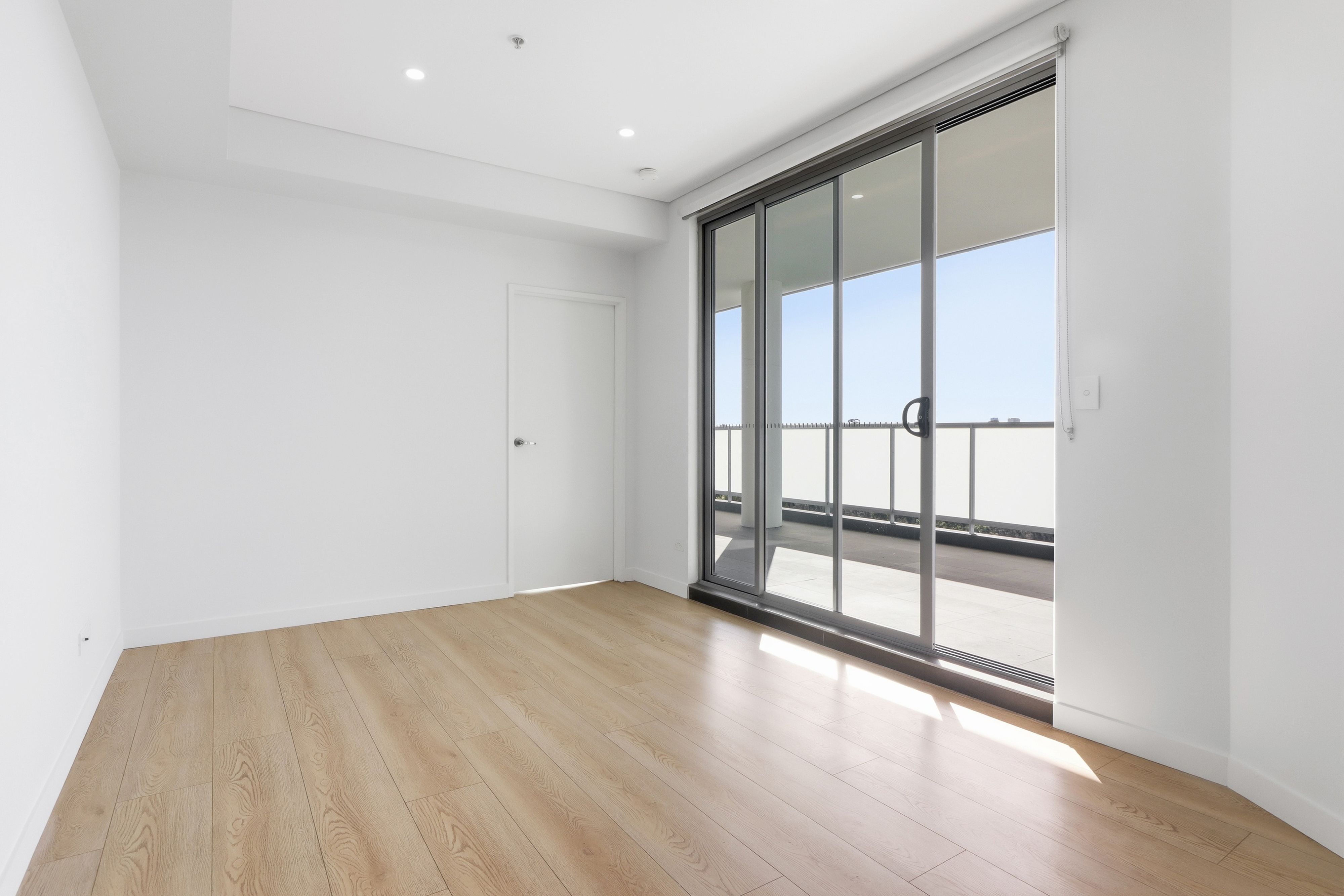 1002/20 Dressler Court — photo 8 of 16