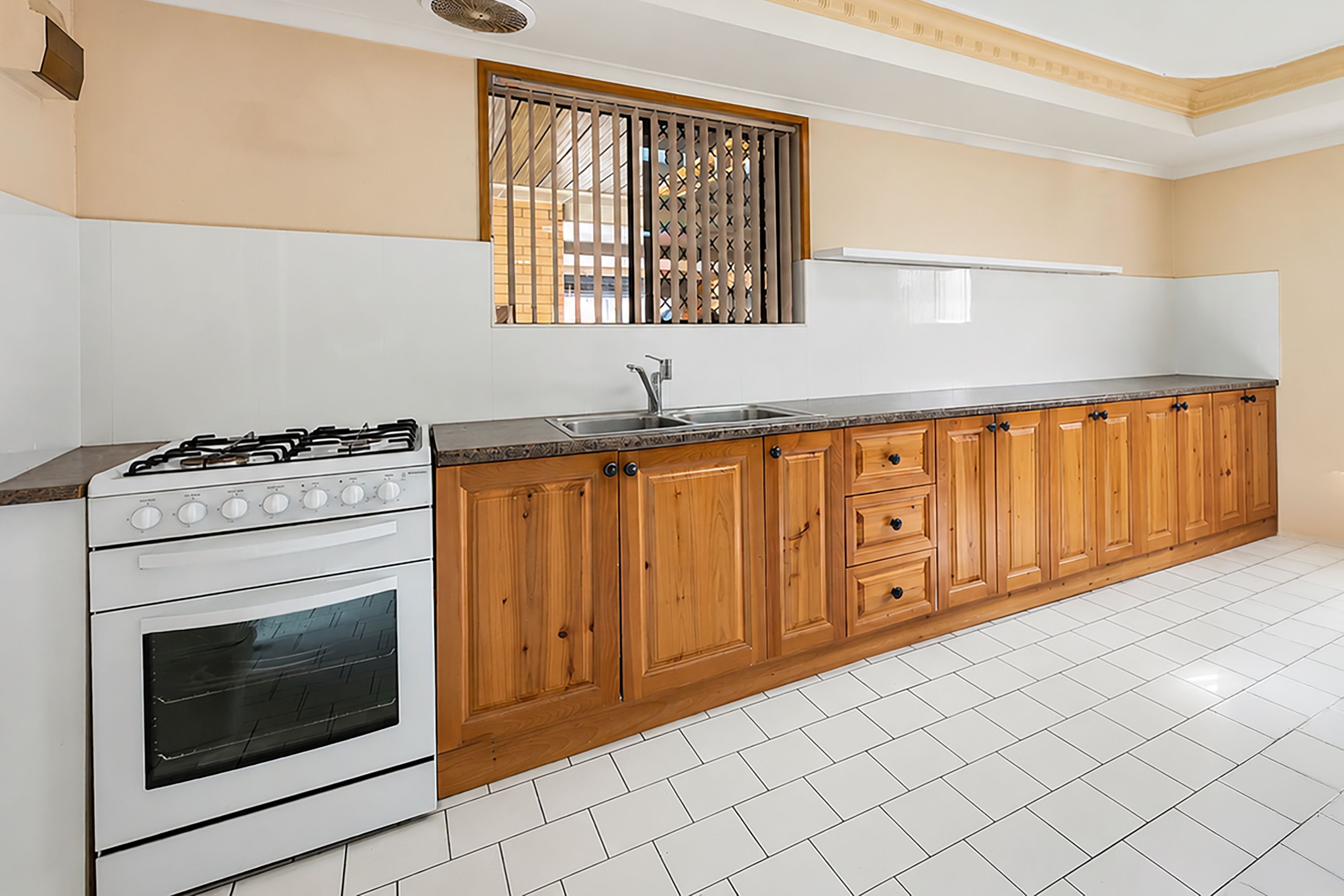 18 Malcolm Street — photo 3 of 10
