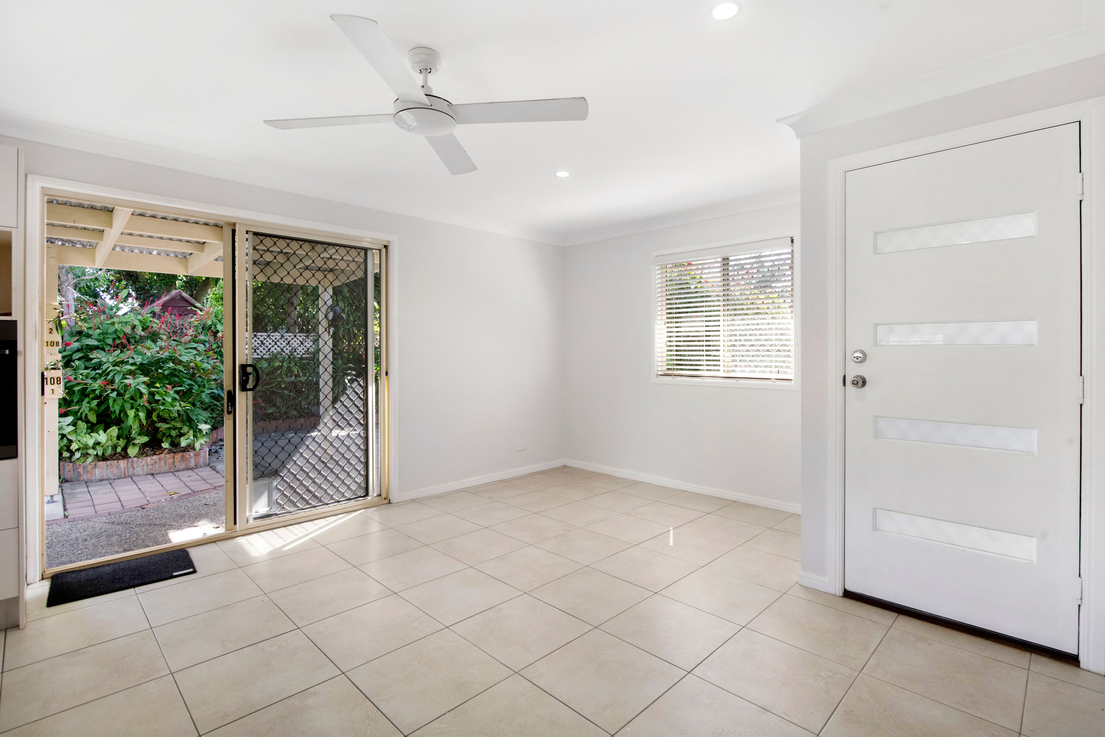 2/108 Sunshine Parade, Miami, QLD 4220