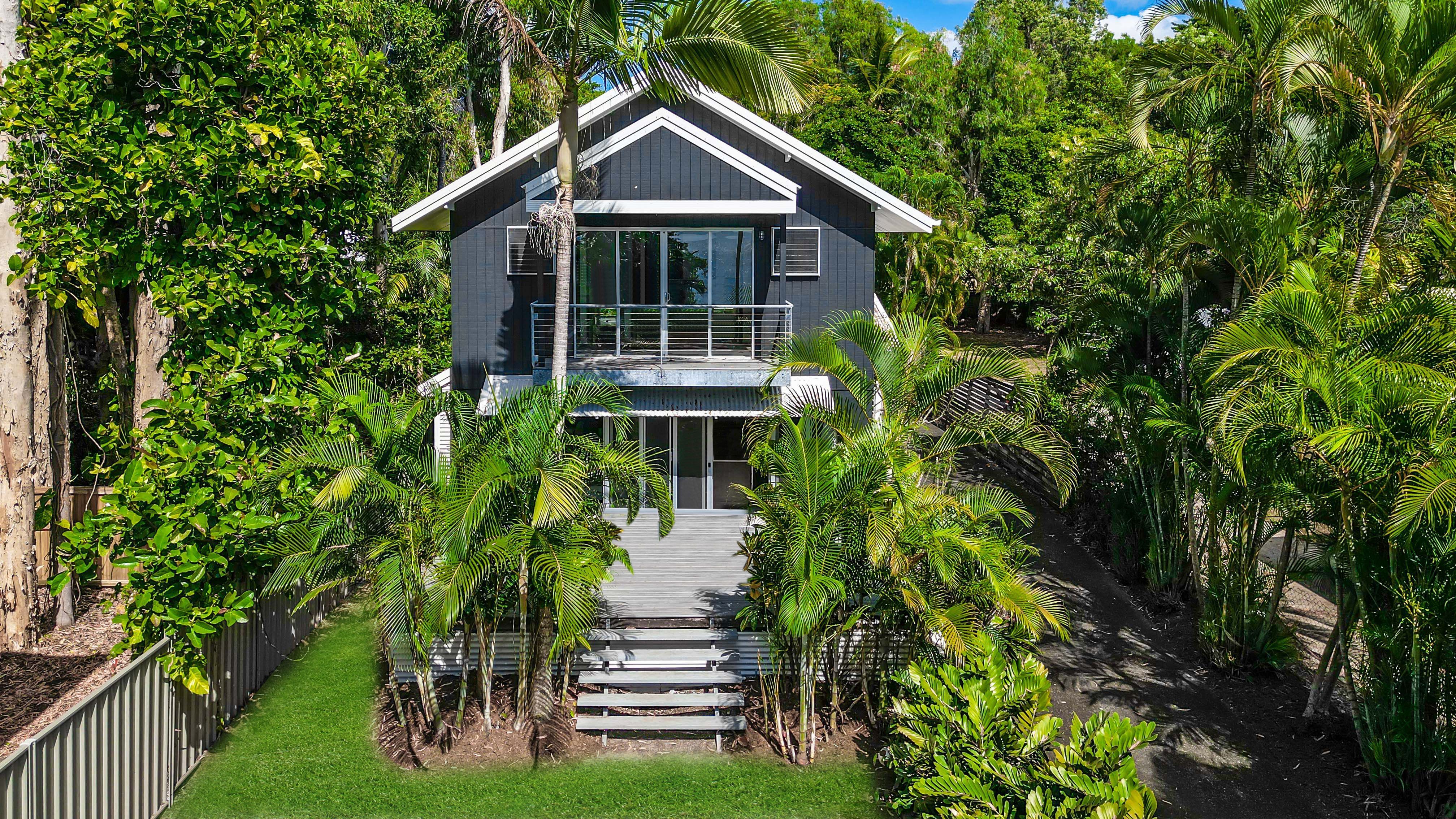 35 Arlington Esplanade, Clifton Beach, QLD 4879