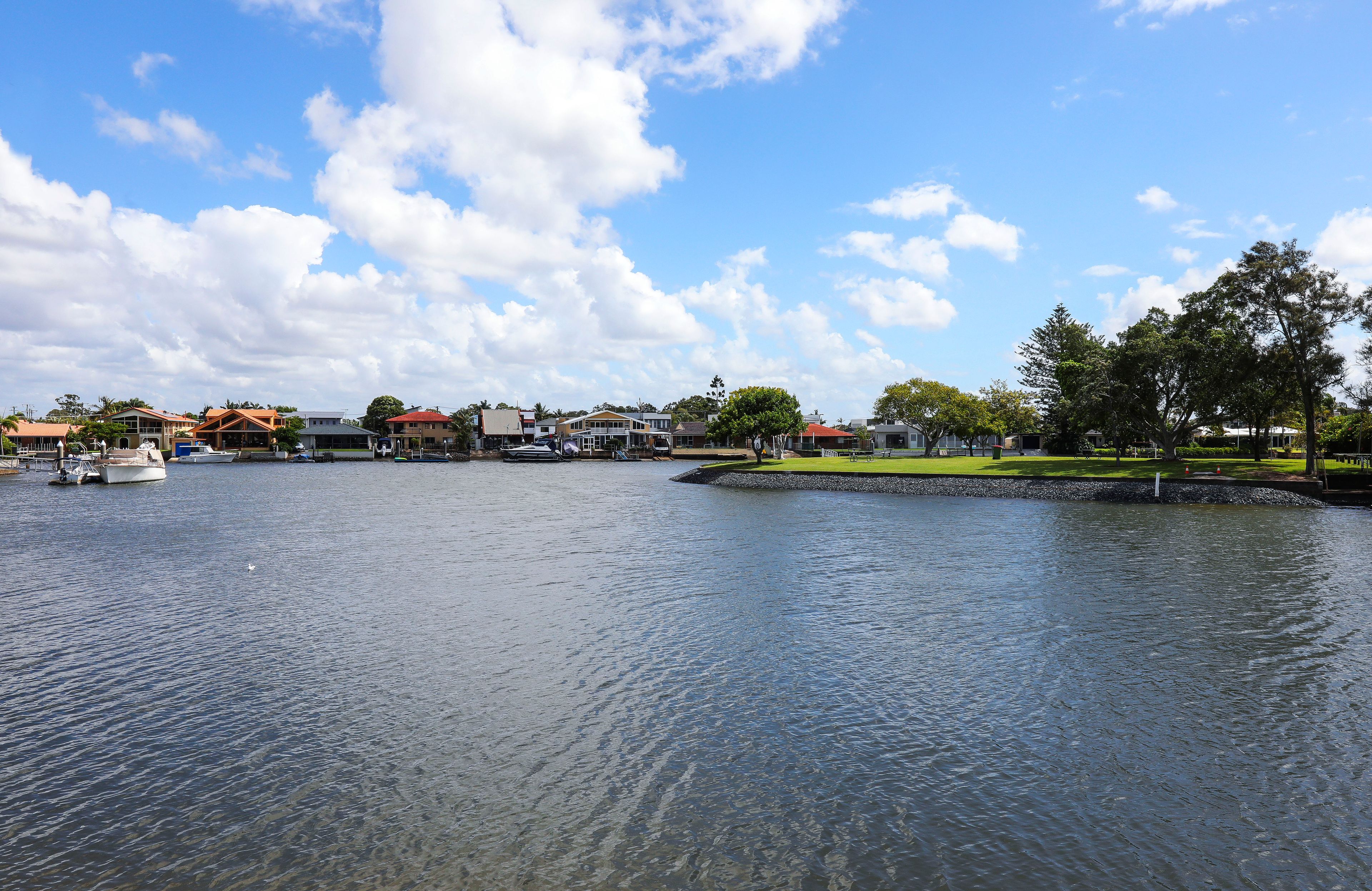 37 Vaggelas Crescent, Biggera Waters, QLD 4216