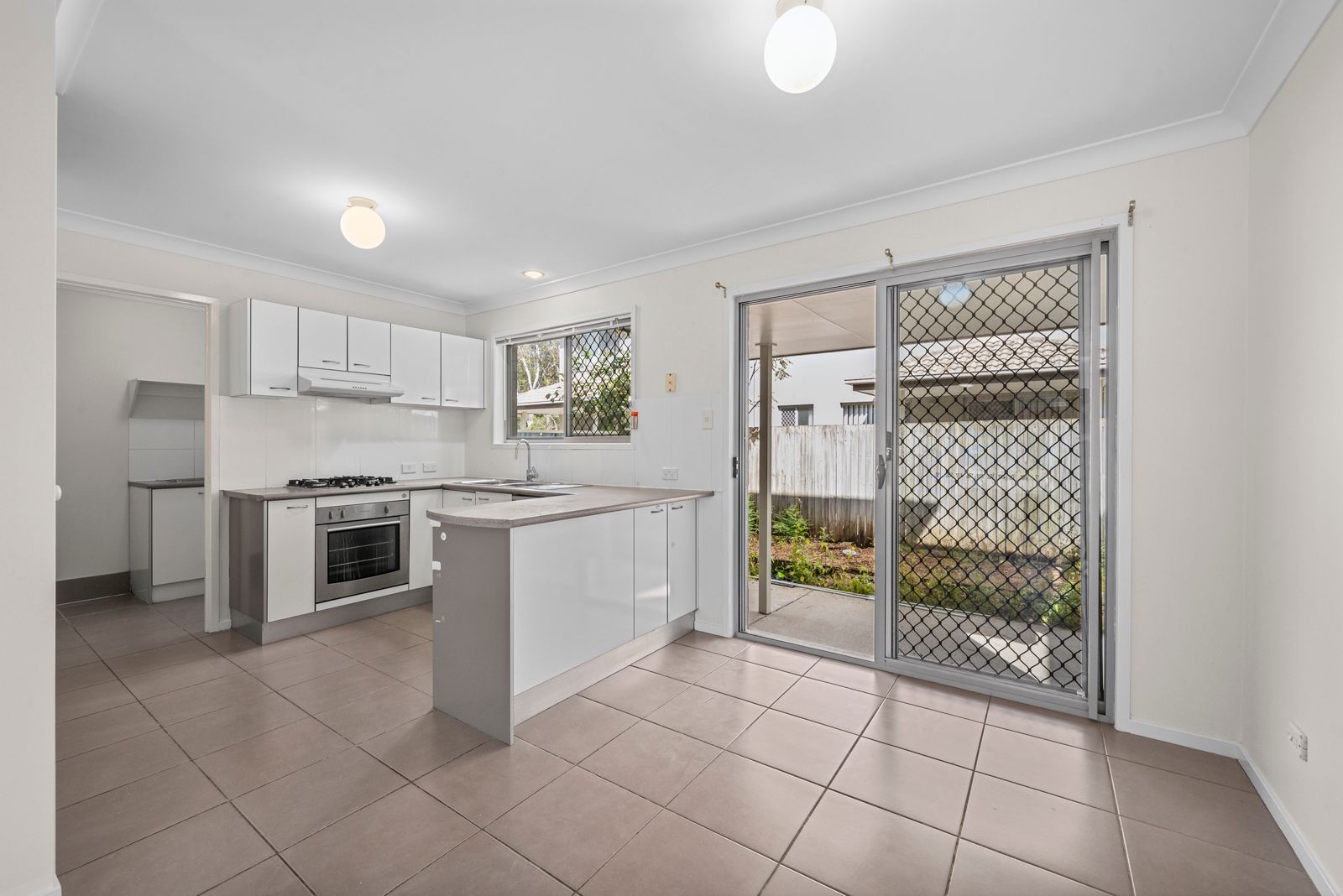 77/7 Tania Street — photo 9 of 11