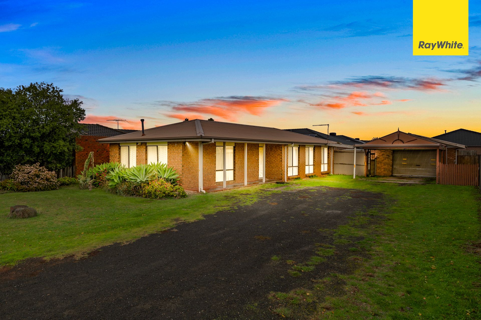 2 Coventry Place, Melton South VIC 3338