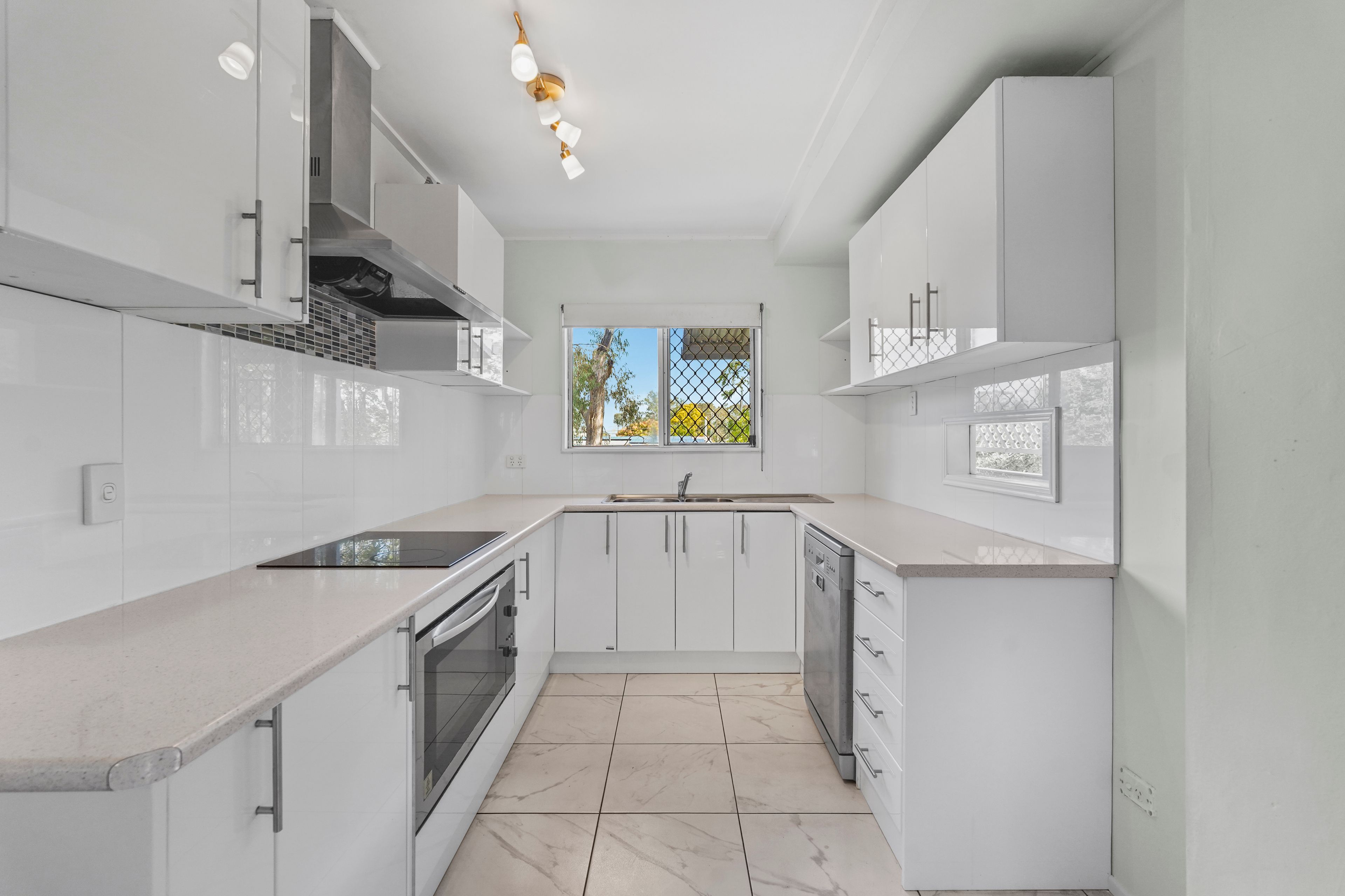 4 Oakland Avenue — photo 3 of 18