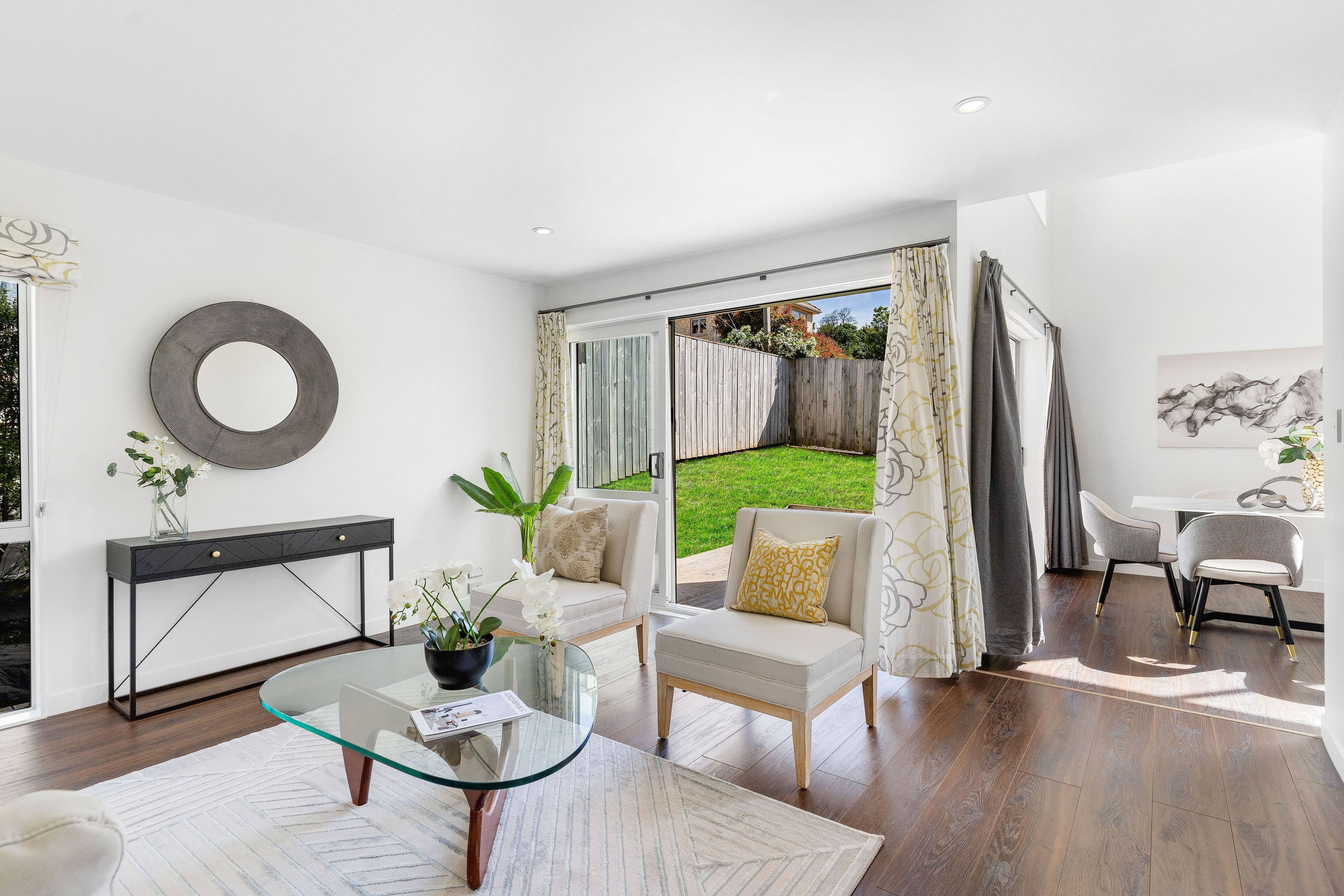 563D Glenfield Road, Glenfield, North Shore City 0629 Sold House