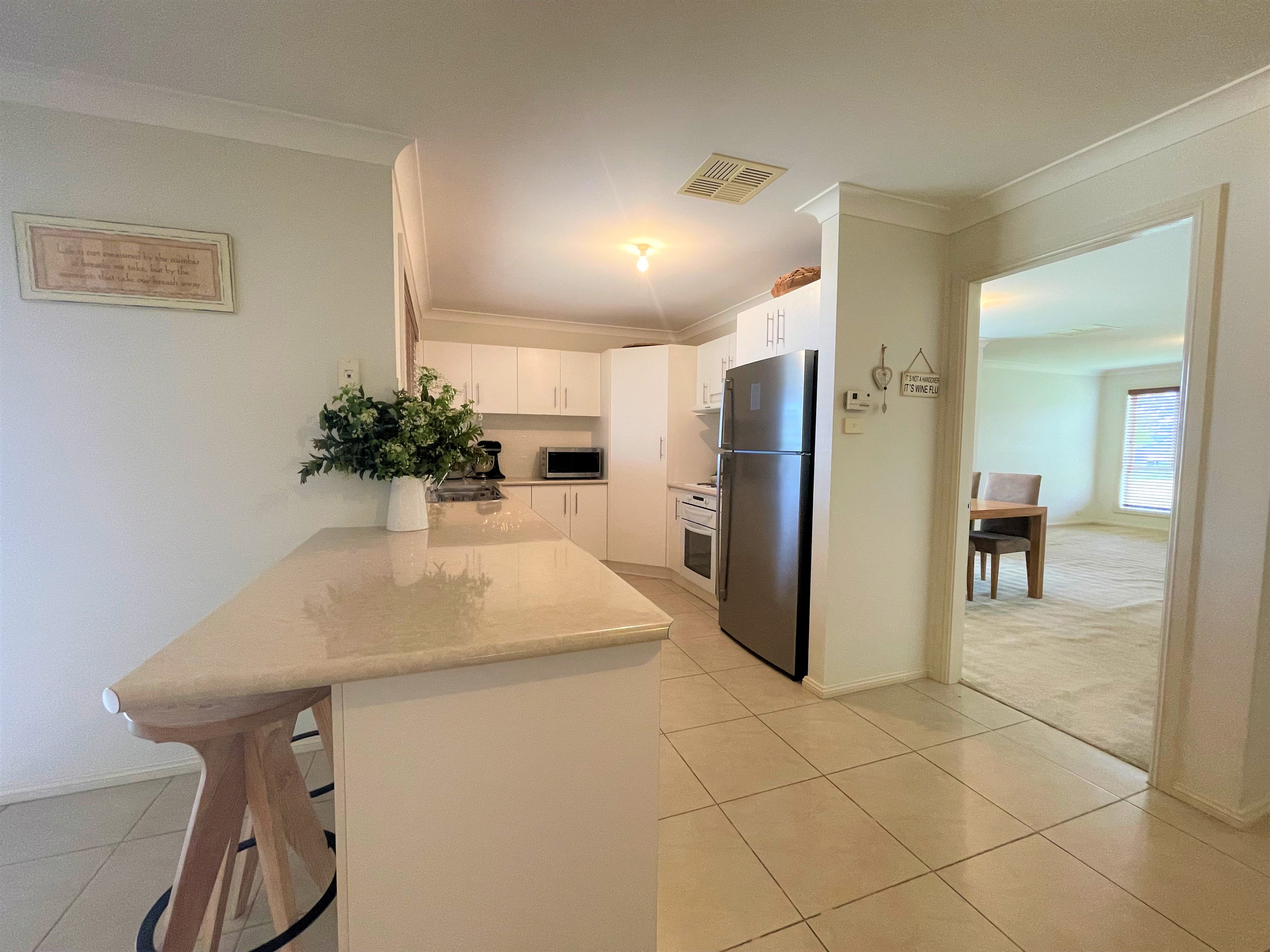 9 Hargreaves Crescent, Young, NSW 2594