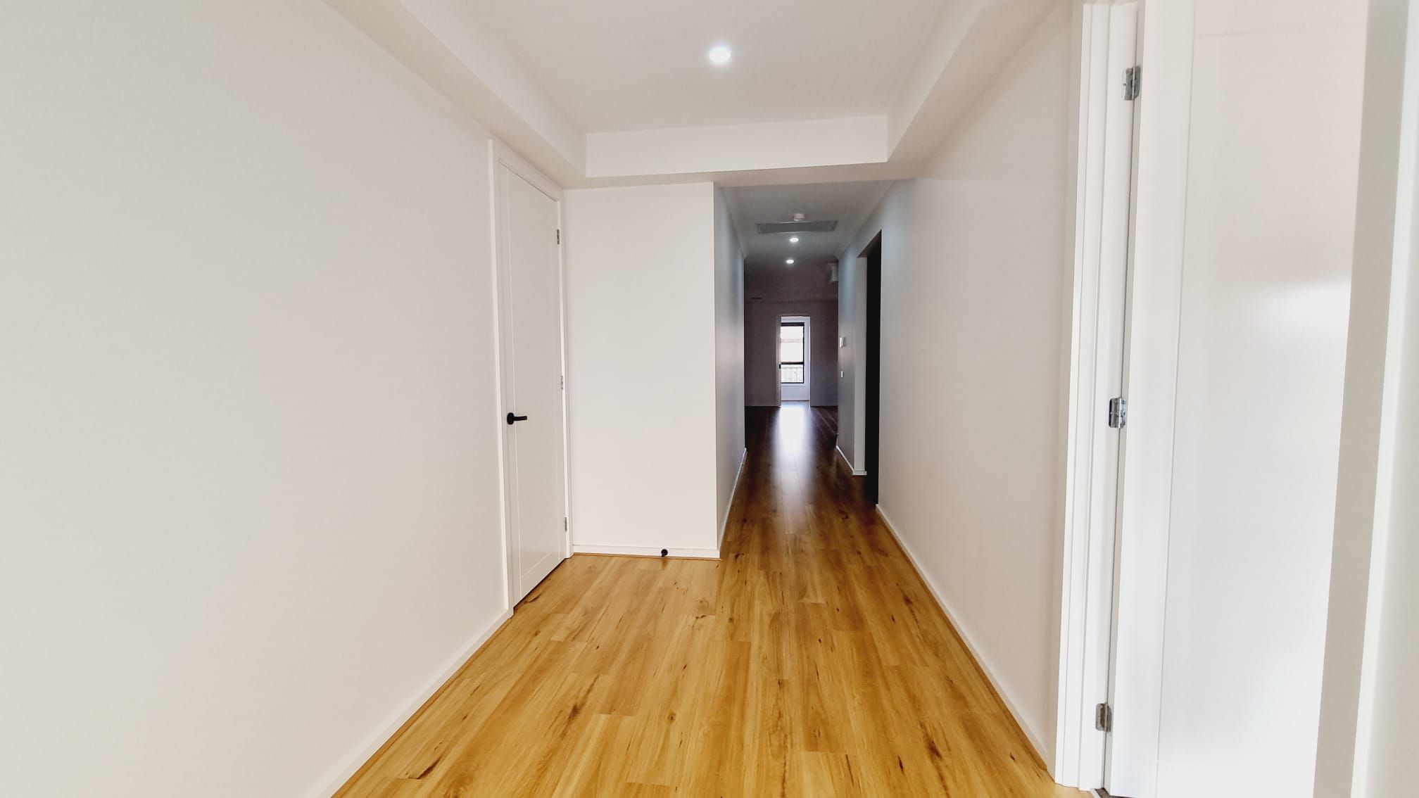 4 Neville Street, THORNHILL PARK, VIC 3335