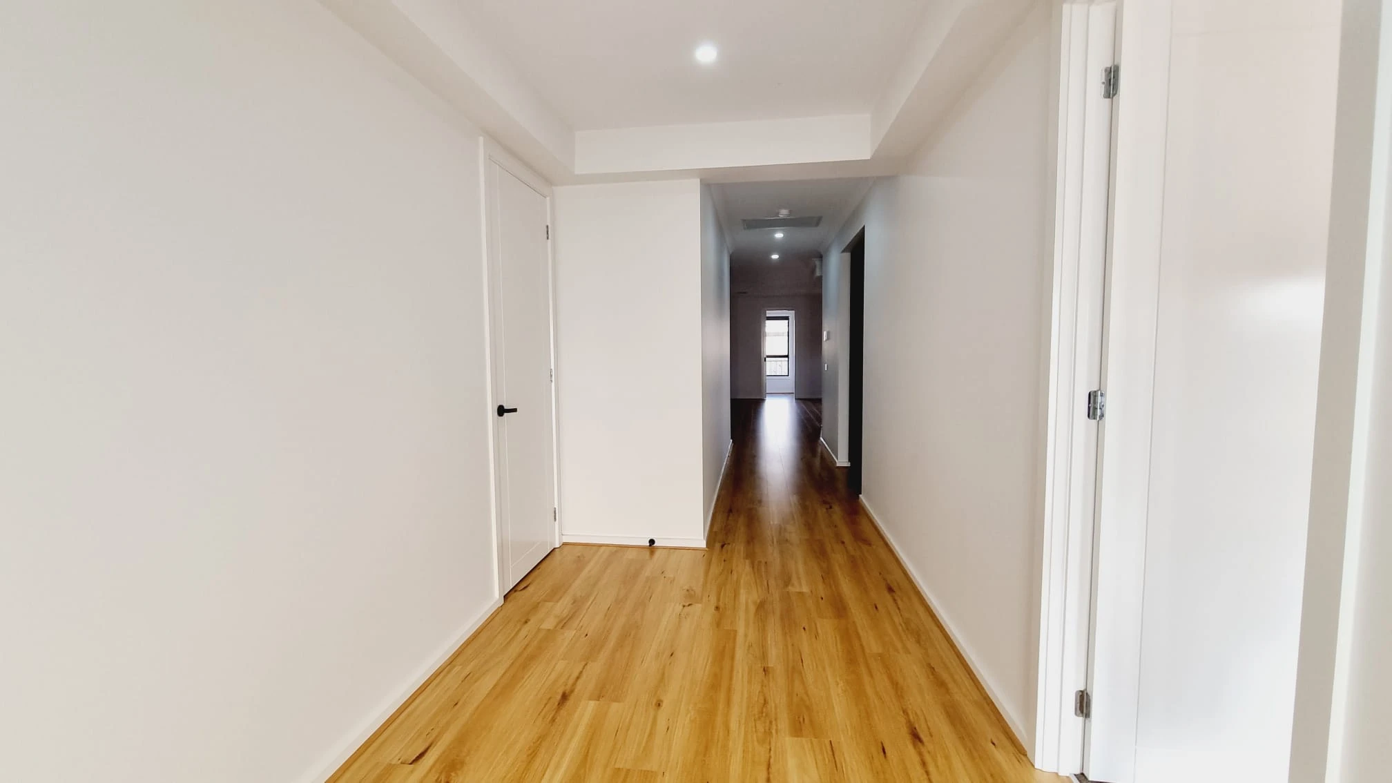 4 Neville Street, THORNHILL PARK, VIC 3335