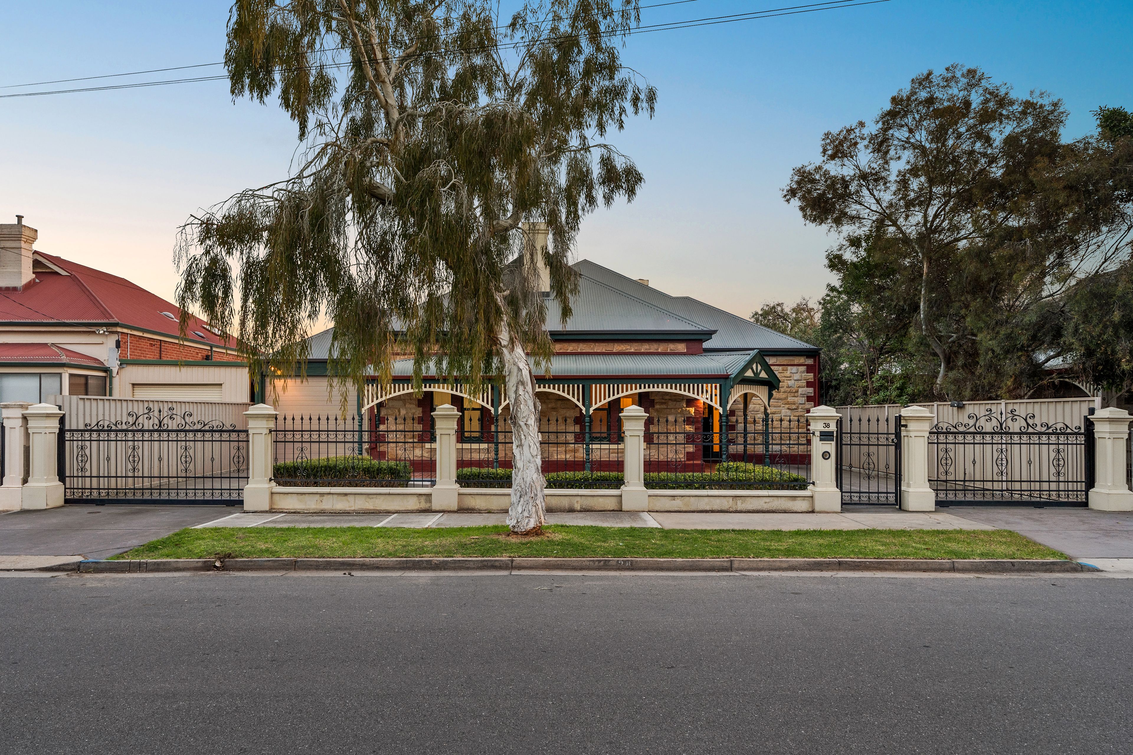 38 Kalgoorlie Road — photo 4 of 30