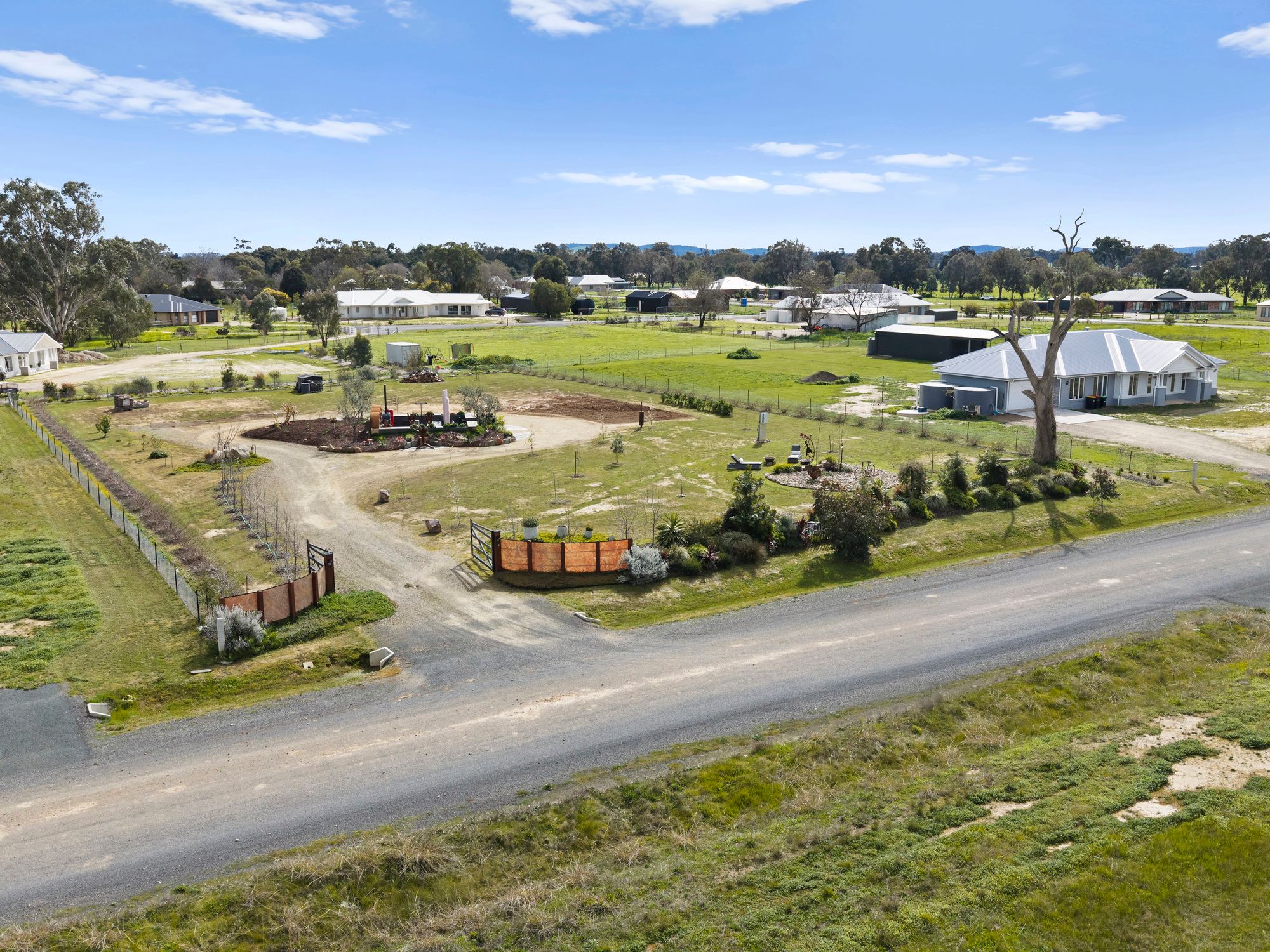 92 Inglis Road — photo 3 of 4