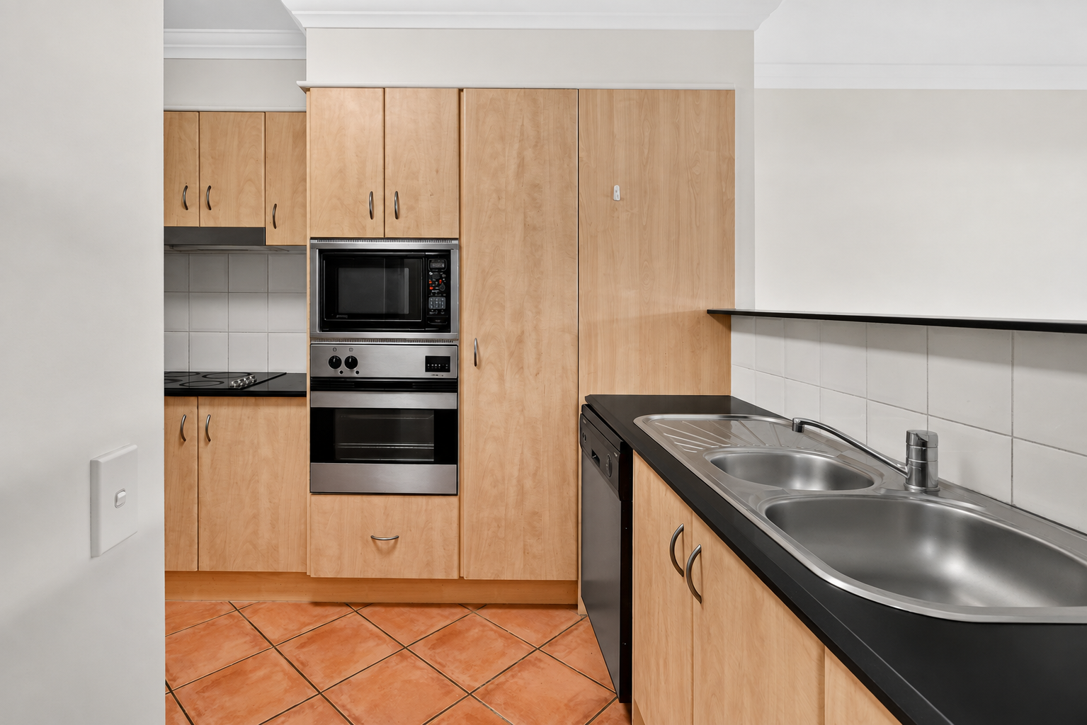 22/2 Bronberg Court — photo 5 of 28