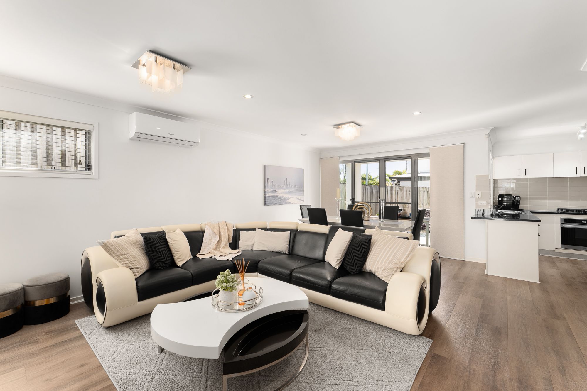 1/8 Fourth Avenue, Labrador, QLD 4215