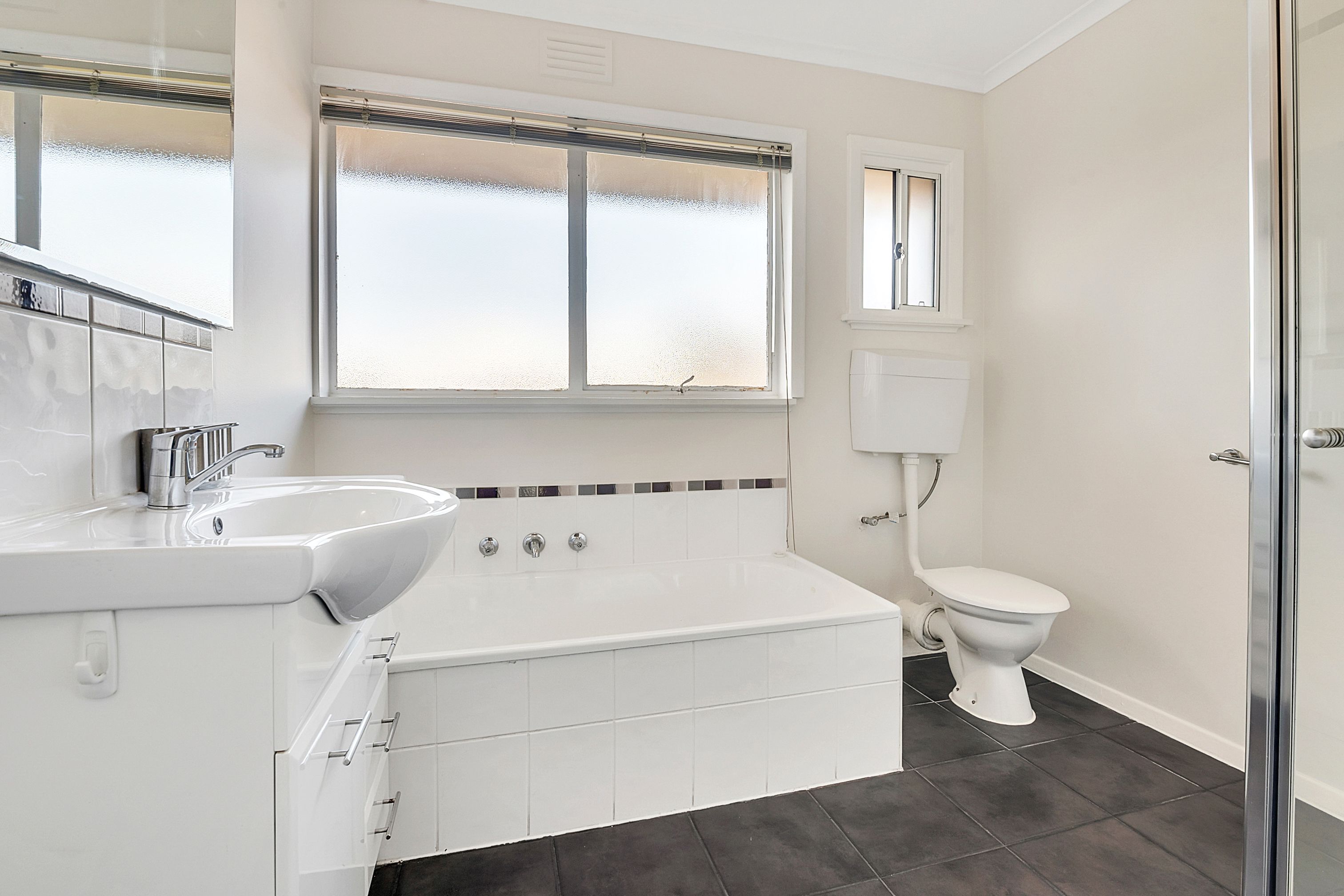 129 Dunne Street — photo 12 of 15