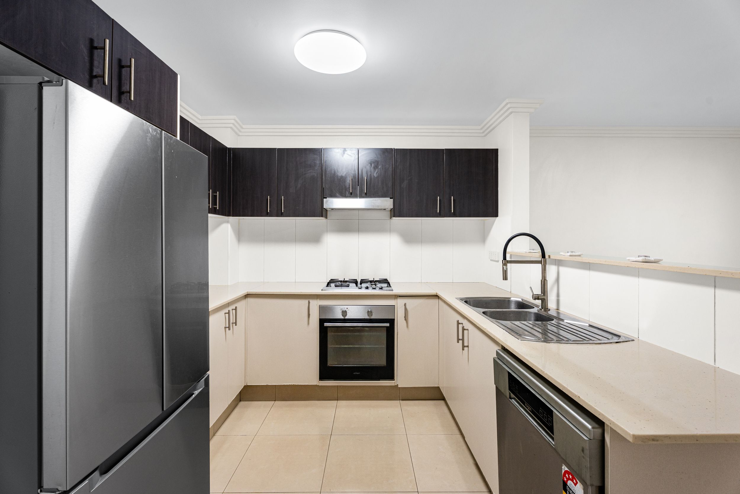 9/1-5 Regentville Road — photo 3 of 18