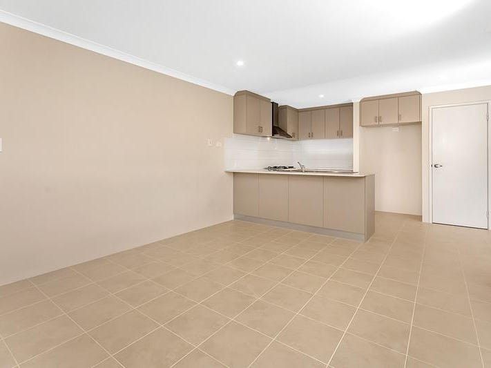 61 Adelong Avenue, Golden Bay, WA 6174