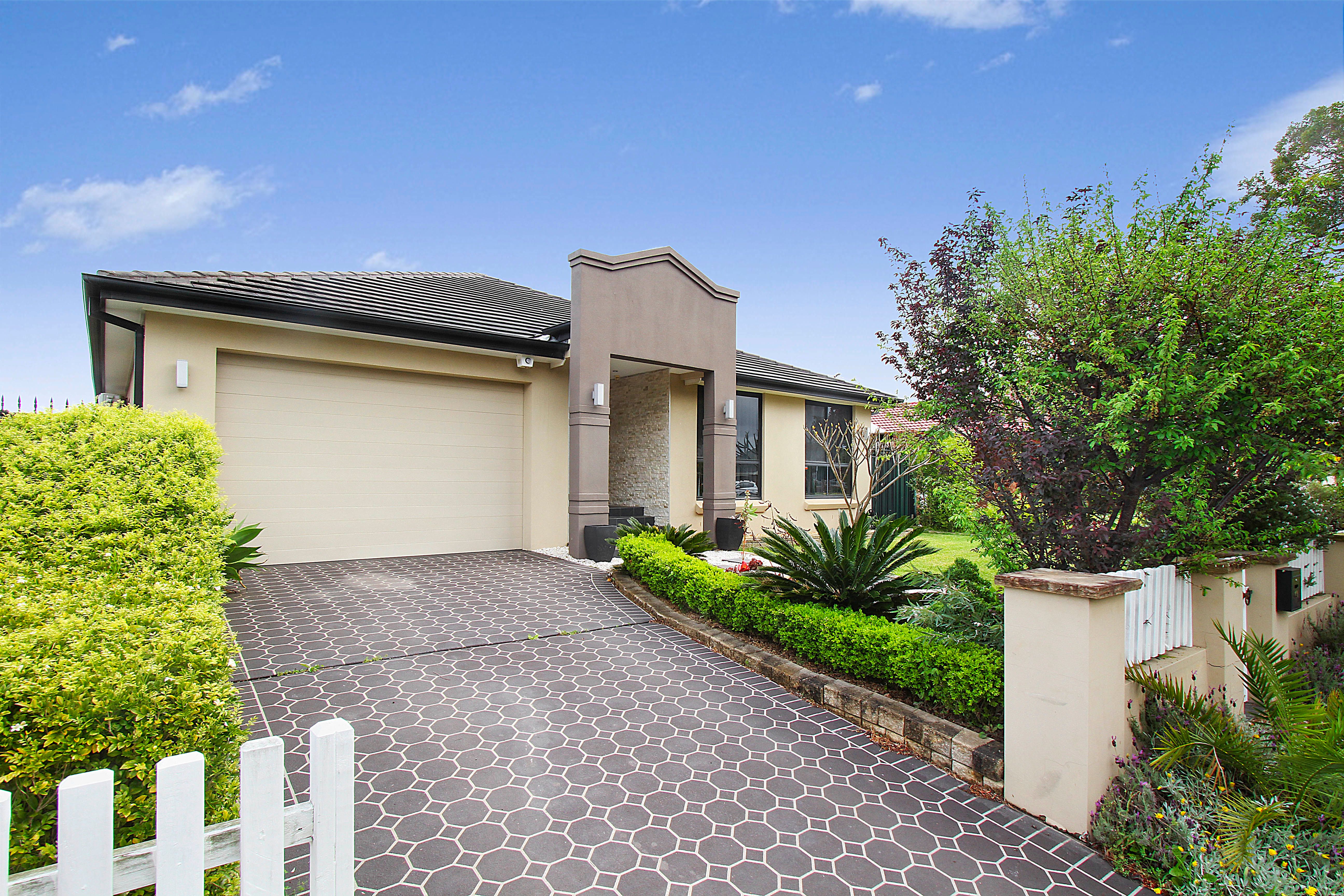 12 Lachlan Street