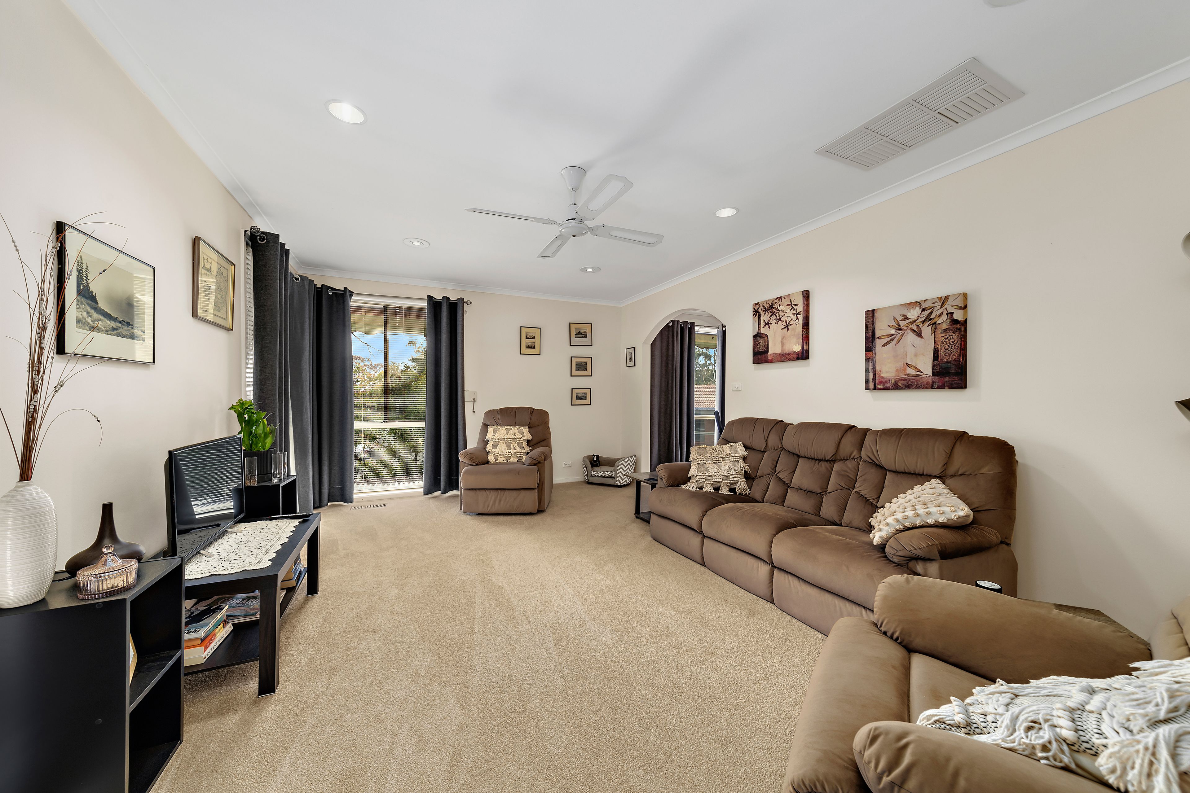 11 Birnie Place, Charnwood, ACT 2615