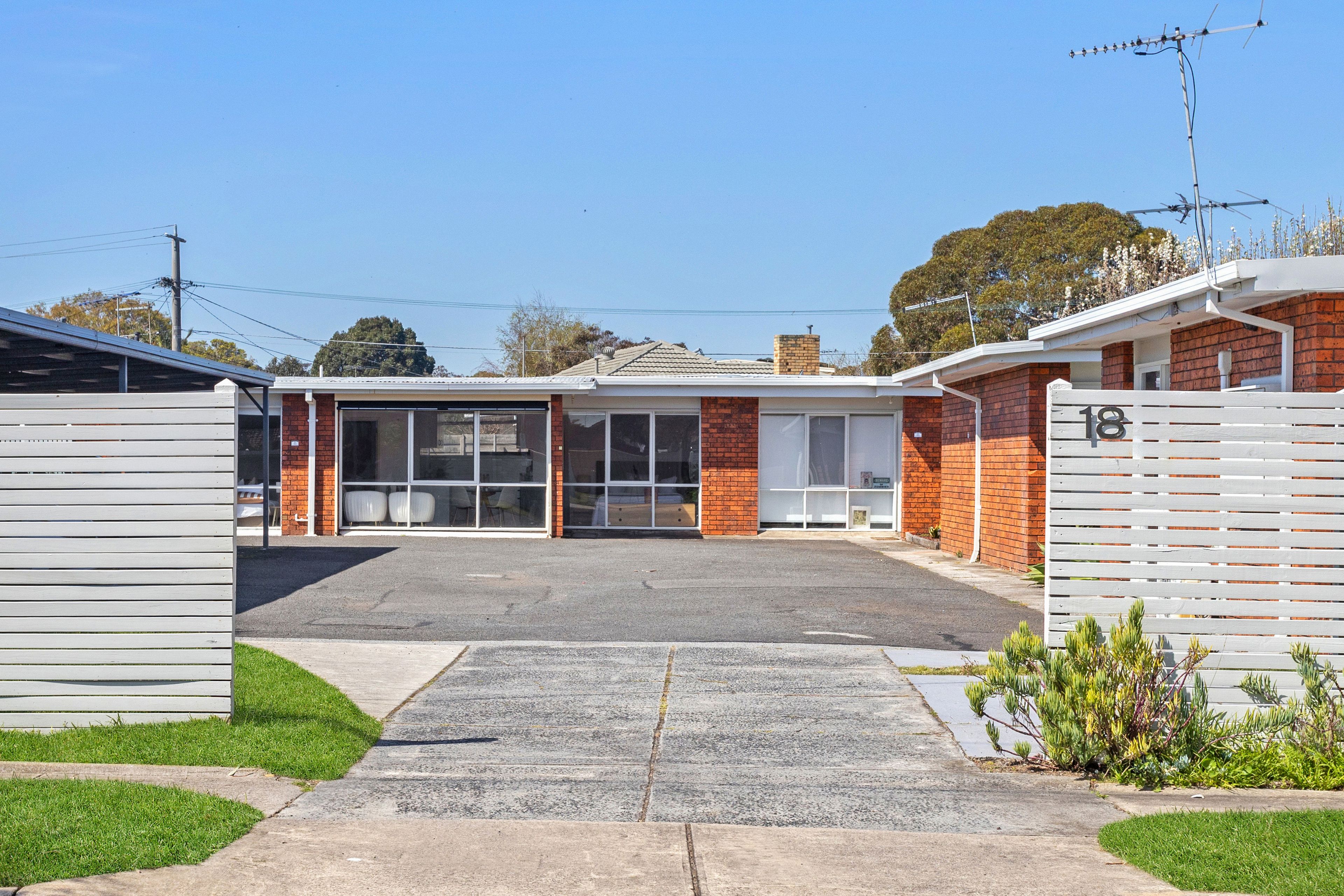 5/18 Carder Avenue — photo from Ray White Frankston
