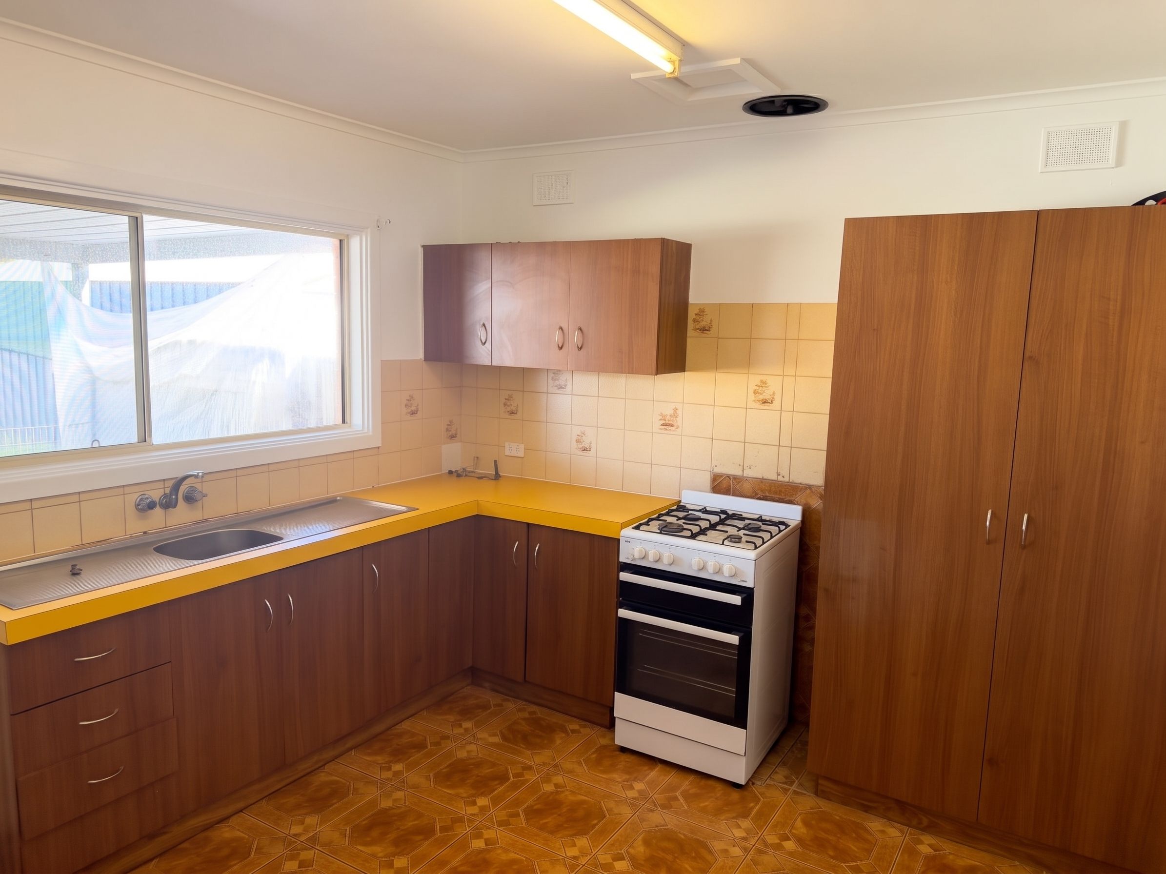 16 Walpole Street — photo 3 of 10