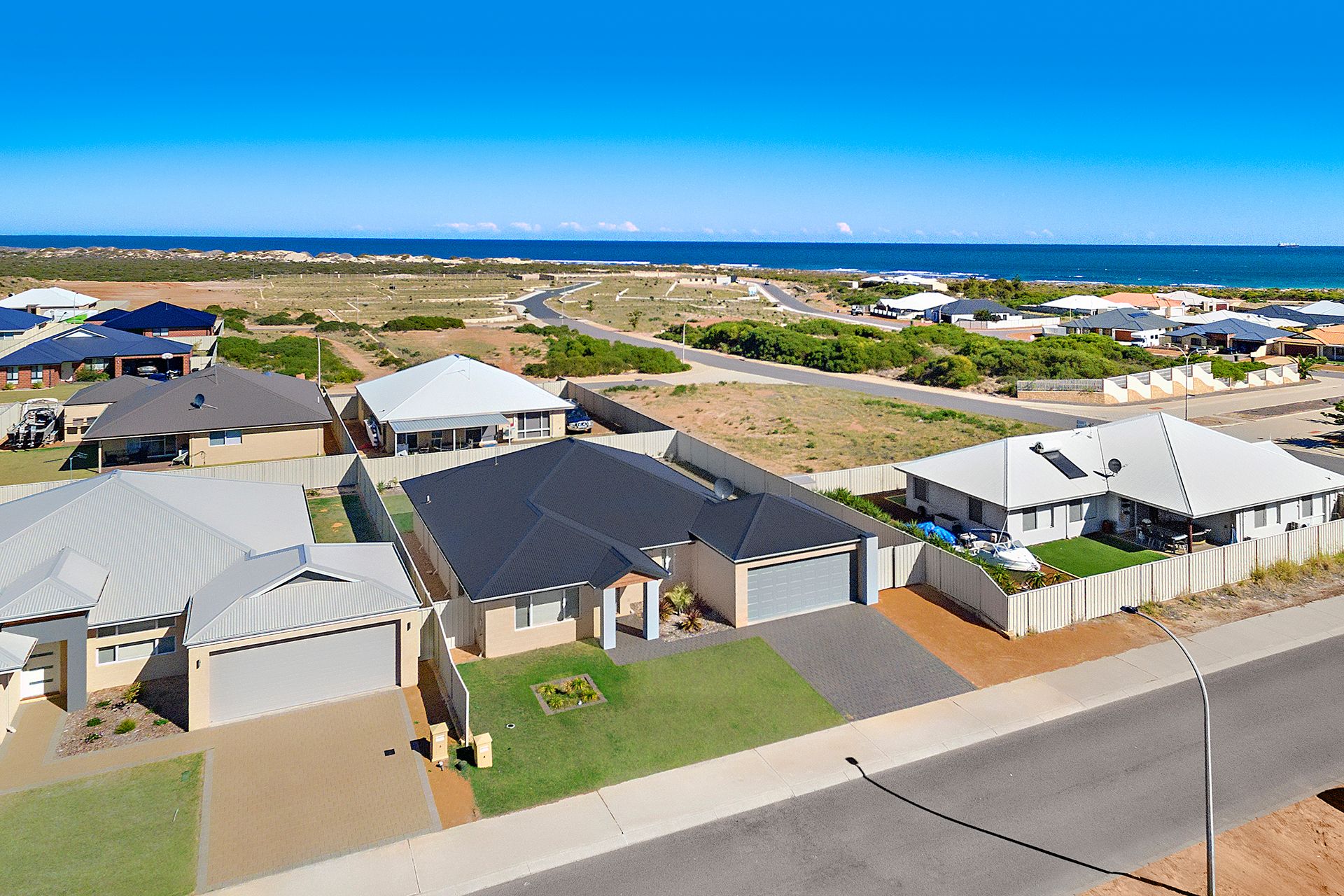 4 Beachcomber Hill, Glenfield, WA 6532