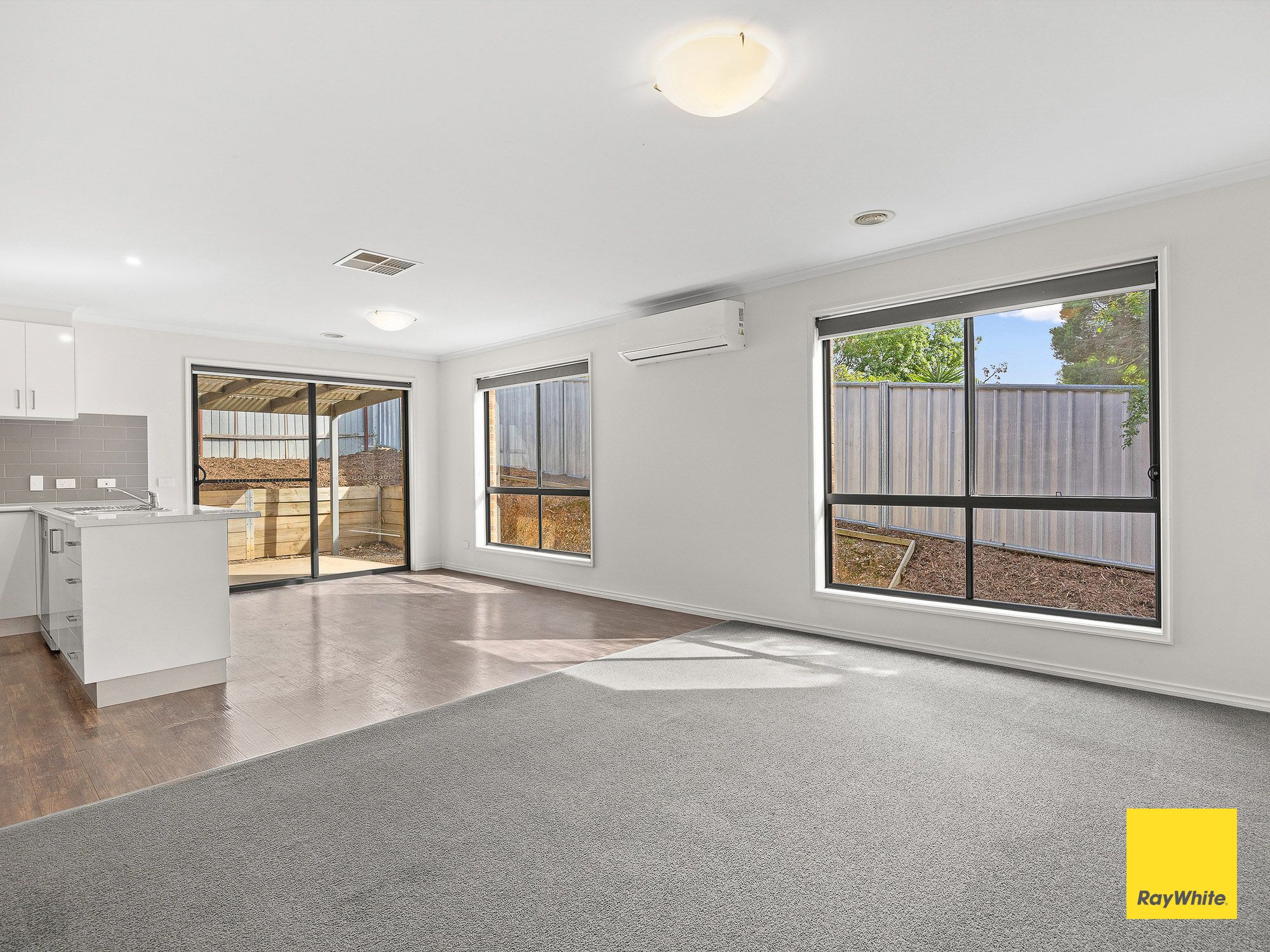 2/1C Lester Street — photo 2 of 18