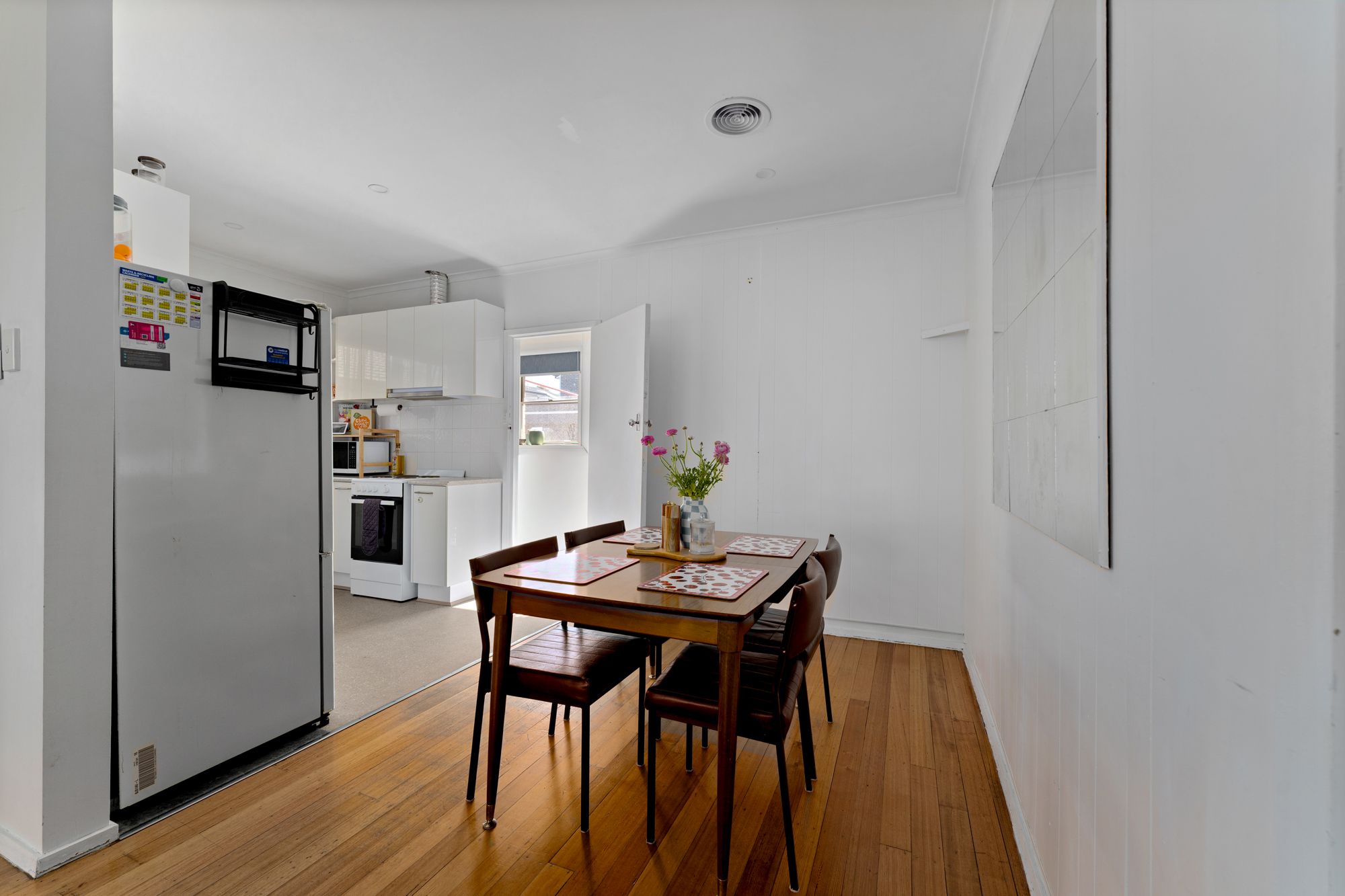 4 Kaye Crescent — photo 4 of 12