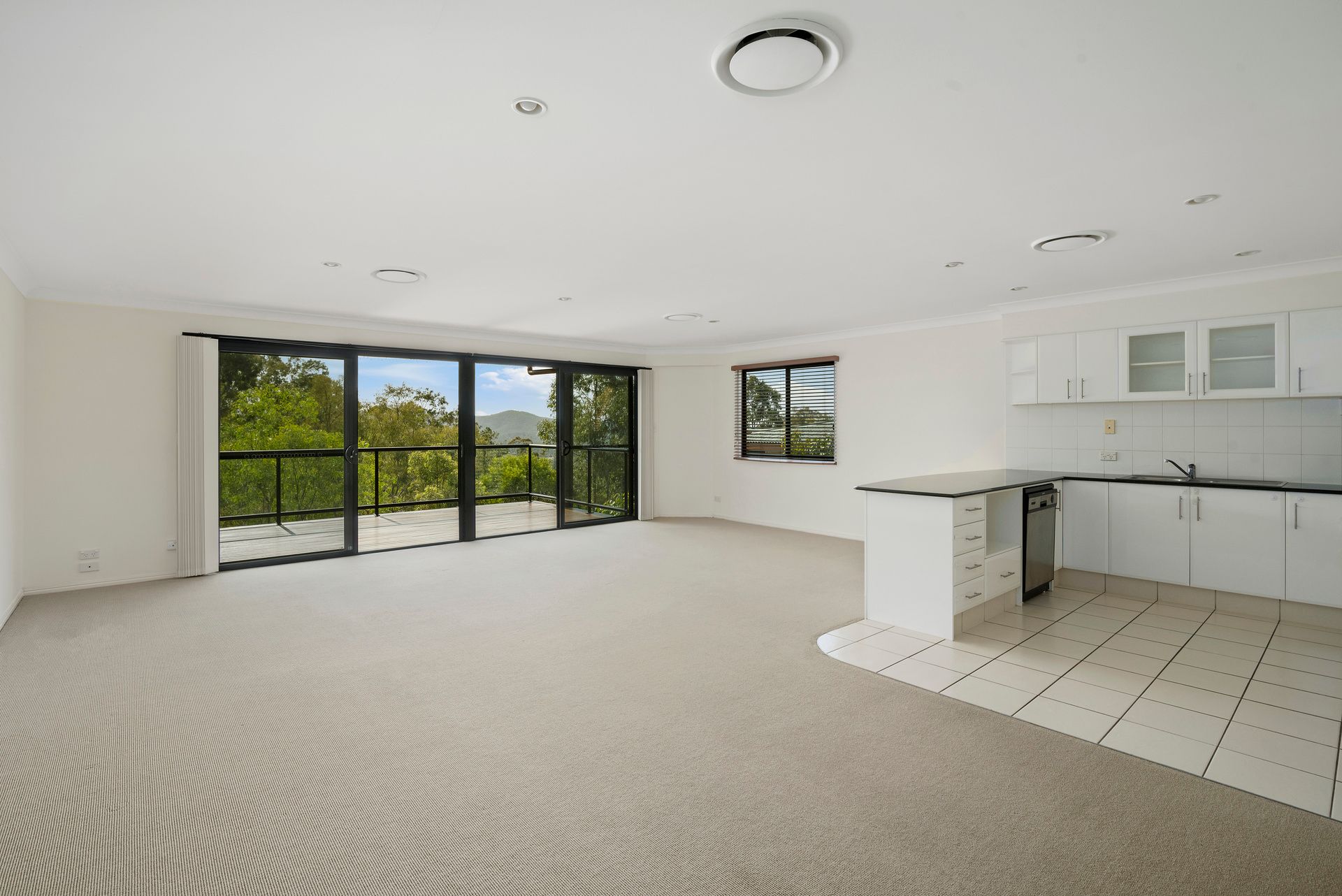 2 Ridgeline Way, Highland Park QLD 4211