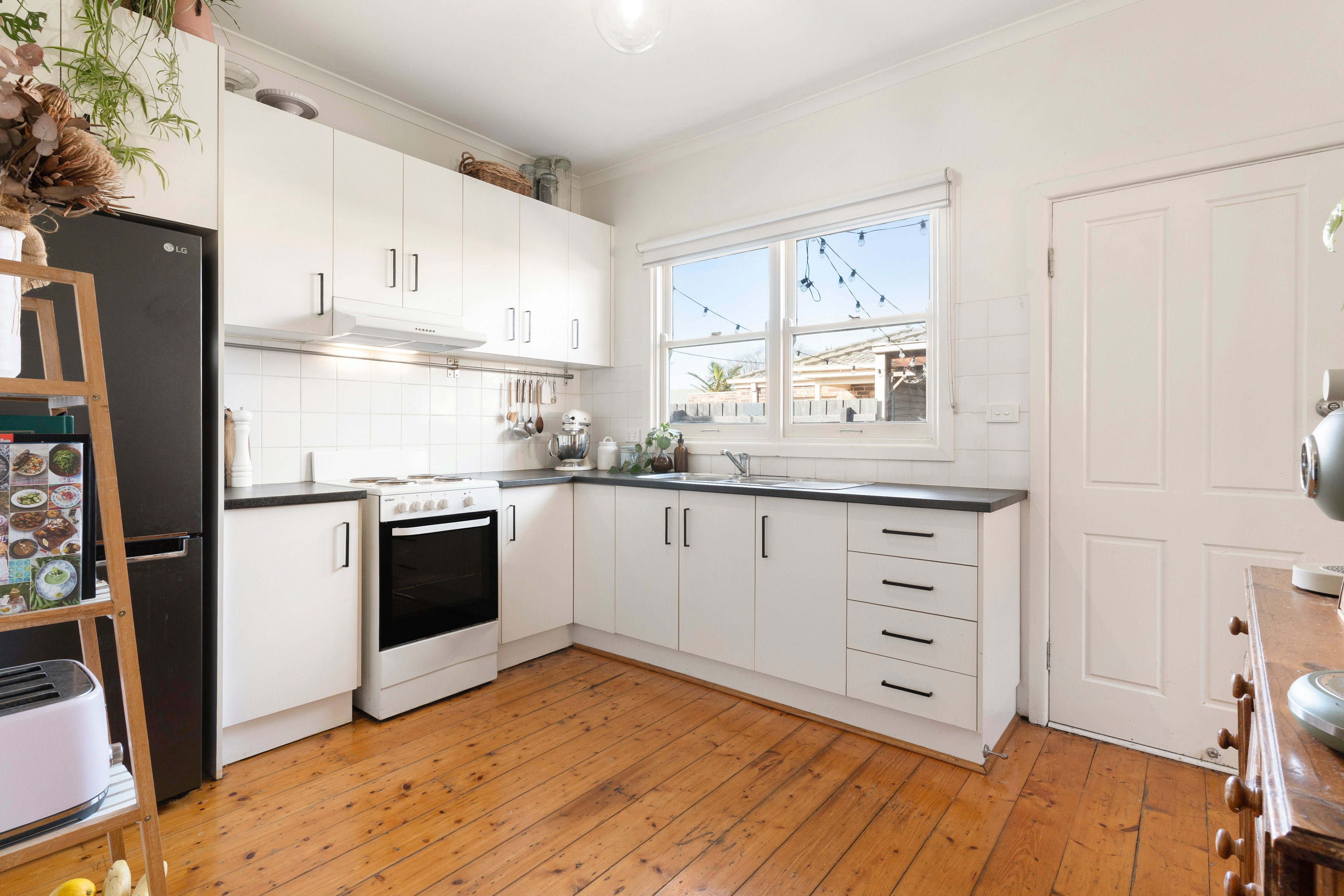 1/6 Farnsworth Street — photo 5 of 9