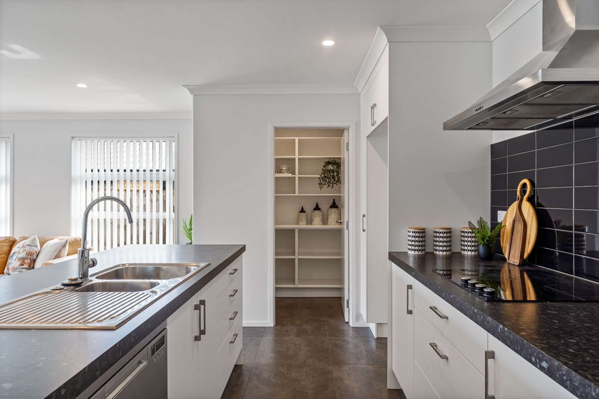 6 Dumas Place photo 3